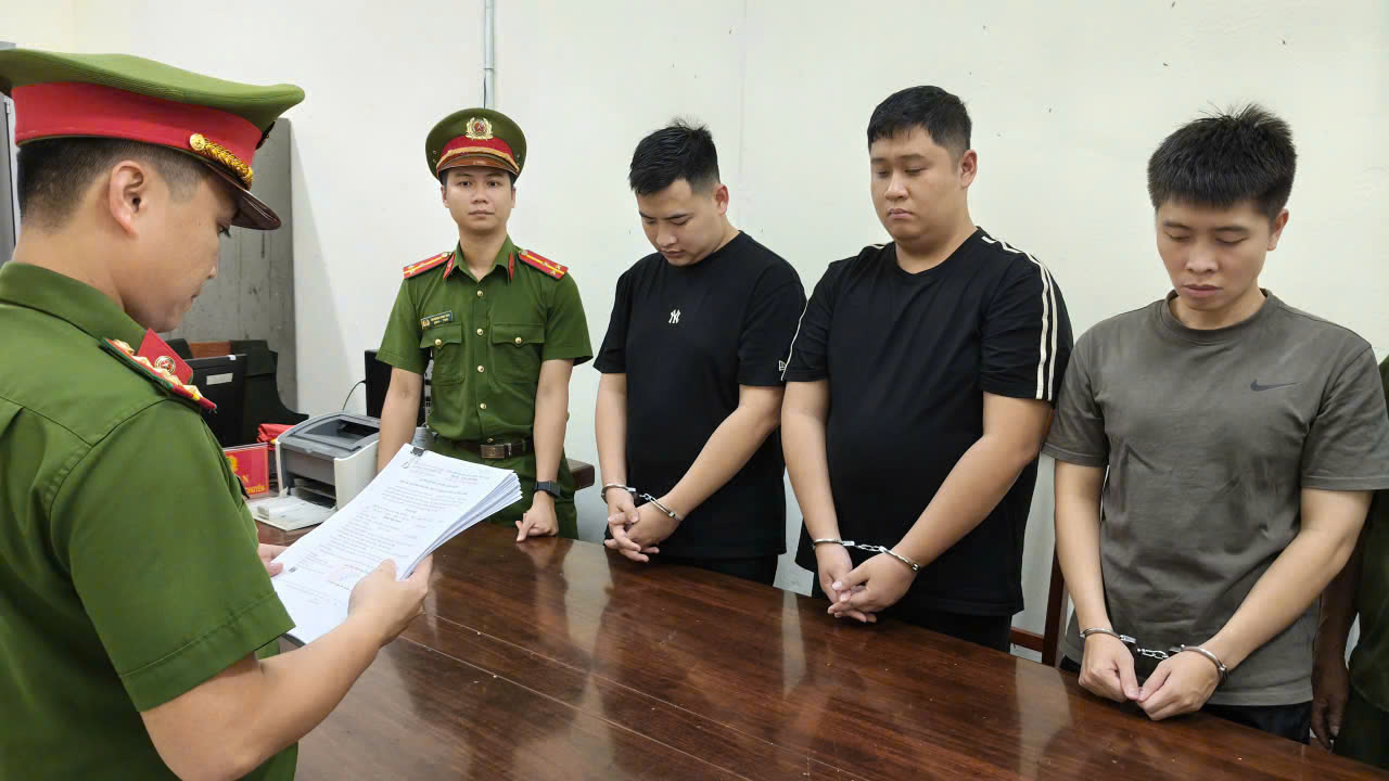 Lập website giả, nhóm lừa đảo tiền ảo chiếm đoạt gần 5 tỉ đồng - Ảnh 1.