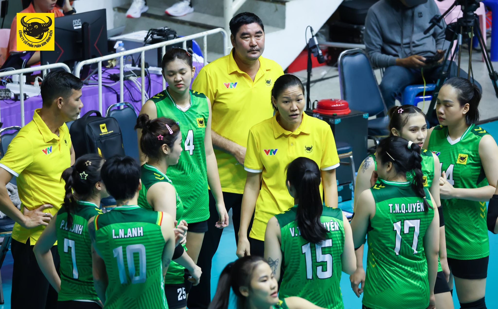 តំណាងវៀតណាមចាញ់ការប្រកួតបាល់ទះ SEALECT Cup វគ្គ៨ក្រុម ប៉ុន្តែនៅតែ… - រូបថត ២. Đại diện Việt Nam thua tứ kết giải bóng chuyền SEALECT Cup nhưng vẫn… chưa bị loại, tại sao?- Ảnh 2.