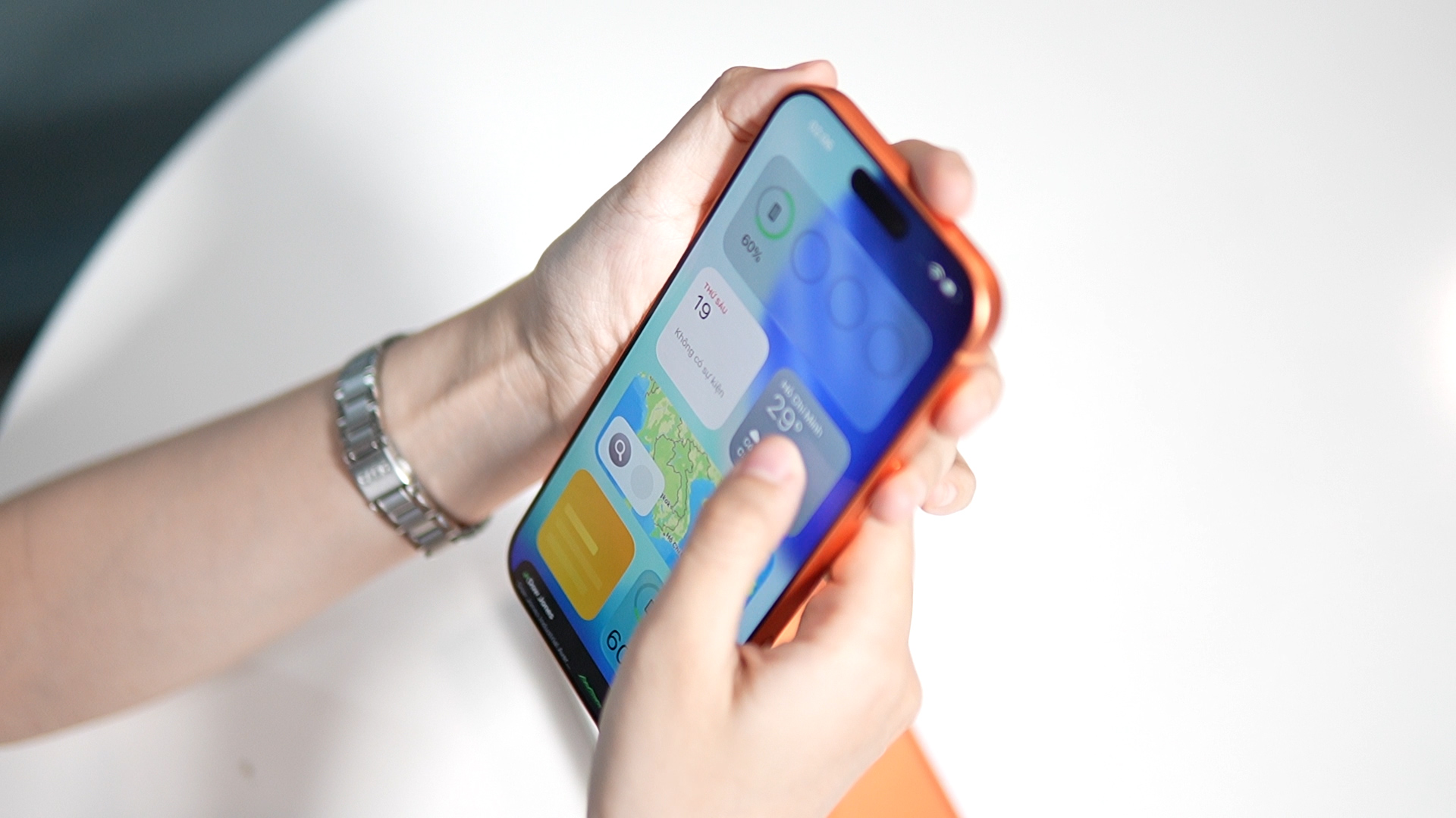 Đập hộp iPhone 17 Pro Max màu cam hot nhất hiện nay: Giá 55 triệu có xứng đáng? - Ảnh 3. Đập hộp iPhone 17 Pro Max màu cam hot nhất hiện nay: Giá 55 triệu có xứng đáng? - Ảnh 3.