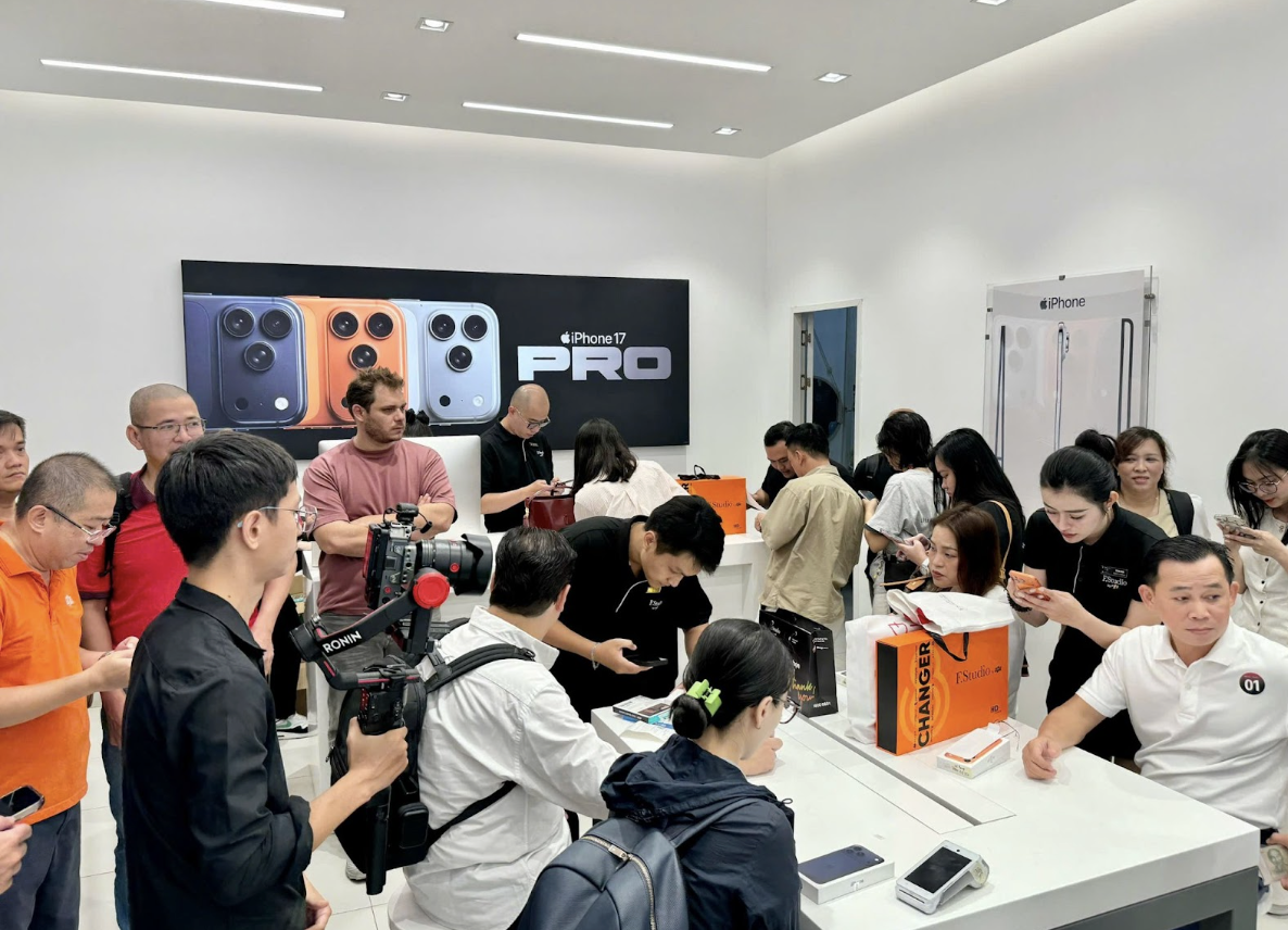 iPhone 17 chính thức mở bán, lần đầu tiên Việt Nam có máy trước thị trường Mỹ - Ảnh 1.