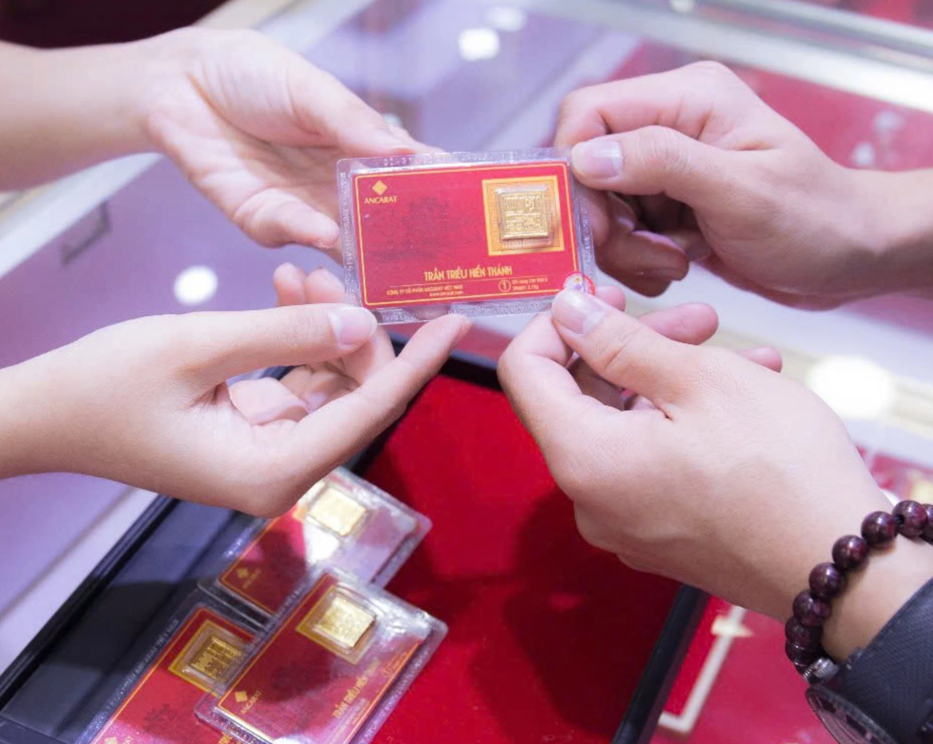 Đề xuất thu thuế vàng không cần ngưỡng miễn thuế để nâng cao minh bạch - Ảnh 1. Đề xuất thu thuế vàng không cần ngưỡng miễn thuế để nâng cao minh bạch - Ảnh 1.