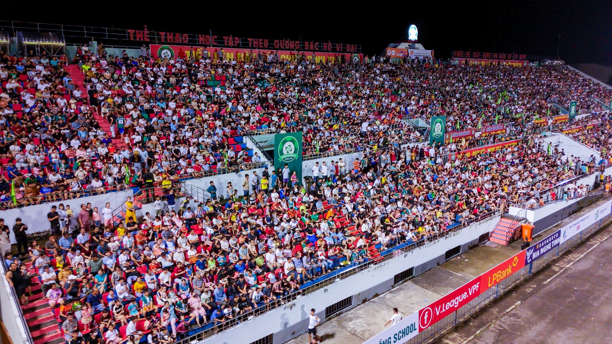 Cong Phuong 선장이 Truong Tuoi Dong Nai에게 좋은 소식을 전합니다 - 사진 3. Đội trưởng Công Phượng báo tin vui cho Trường Tươi Đồng Nai- Ảnh 3.