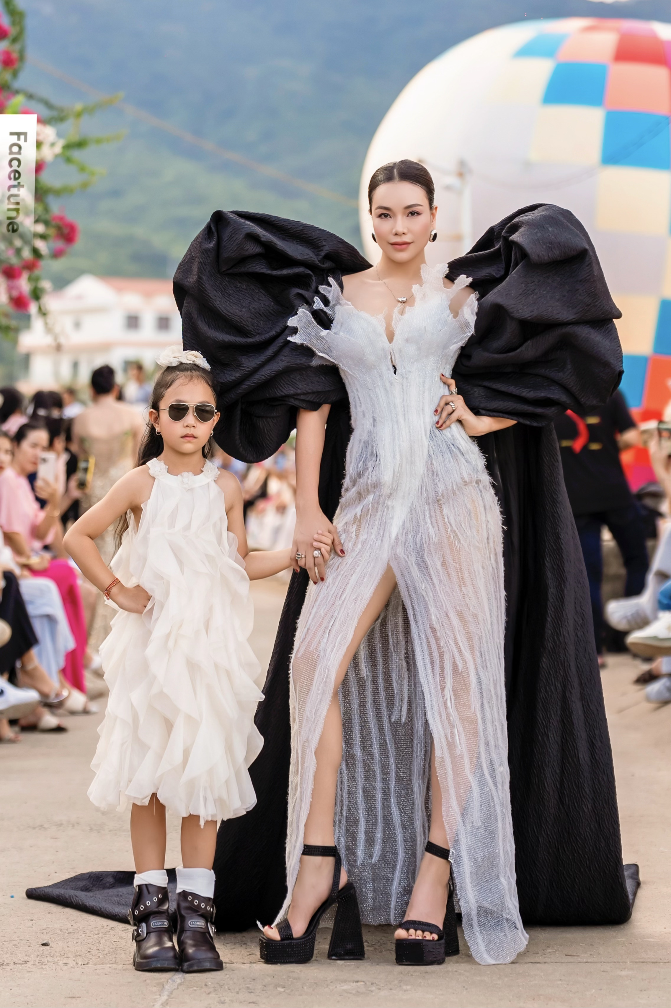 Con gái Trà Ngọc Hằng diễn thời trang - Ảnh 1.