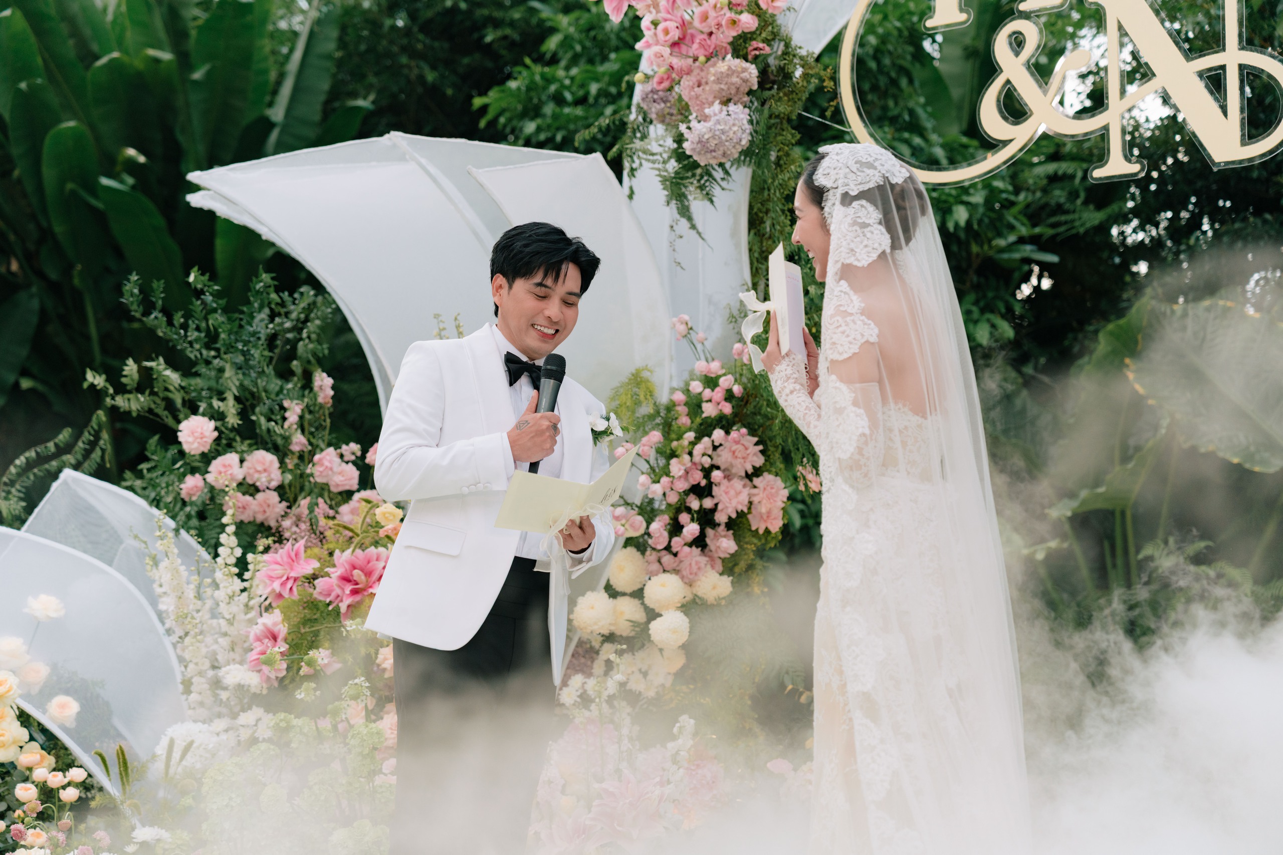 Thanh Bạch, Lý Nhã Kỳ dự đám cưới của Hồ Quang Hiếu và vợ người mẫu - Ảnh 3.