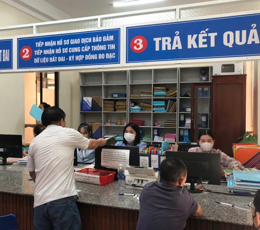 TP.HCM: Cử 206 viên chức đăng ký đất đai hỗ trợ UBND cấp xã- Ảnh 1.