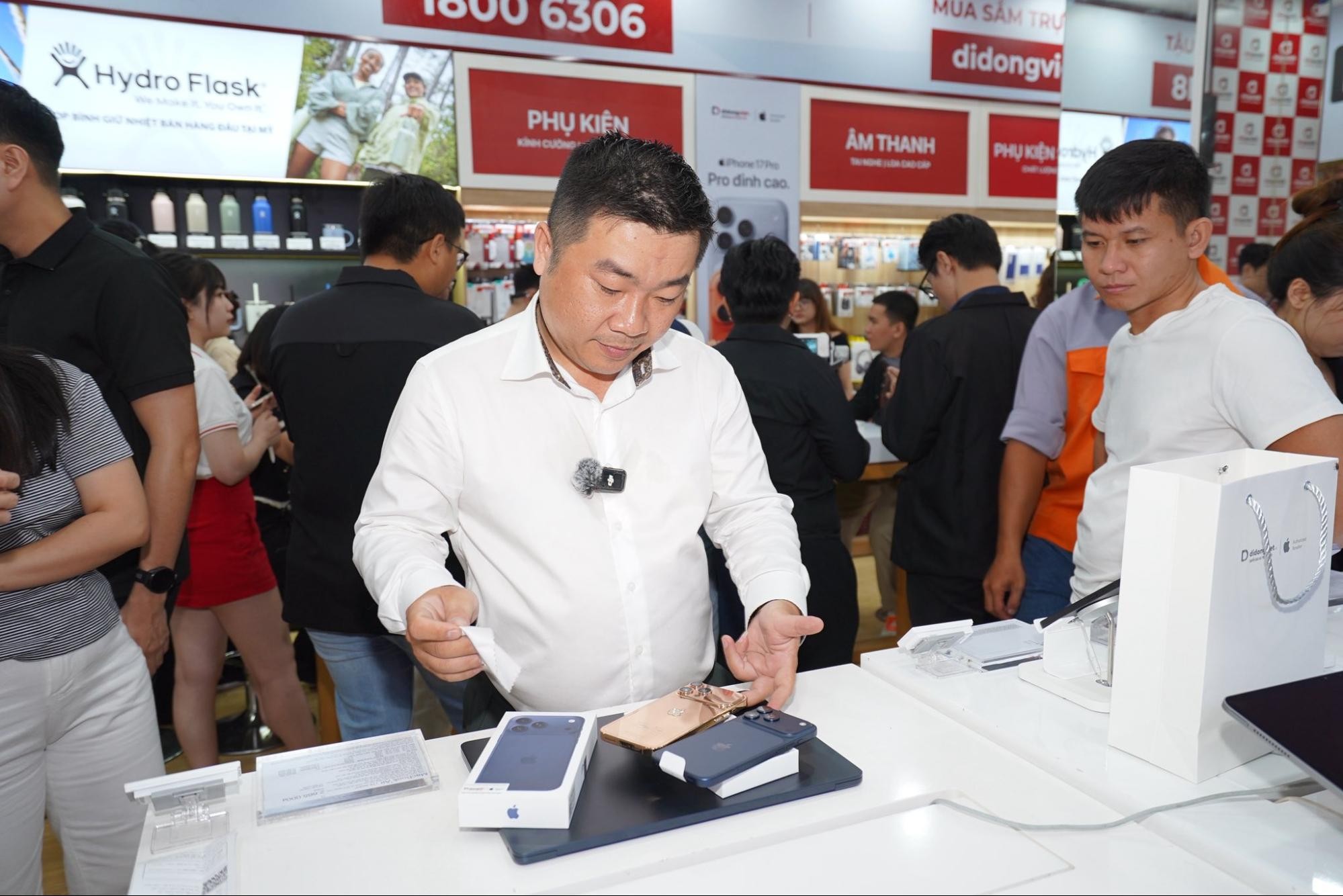 Sắp có iPhone Air và iPhone 17 Pro Max mạ vàng đầu tiên thế giới- Ảnh 1. Sắp có iPhone Air và iPhone 17 Pro Max mạ vàng đầu tiên thế giới- Ảnh 1.