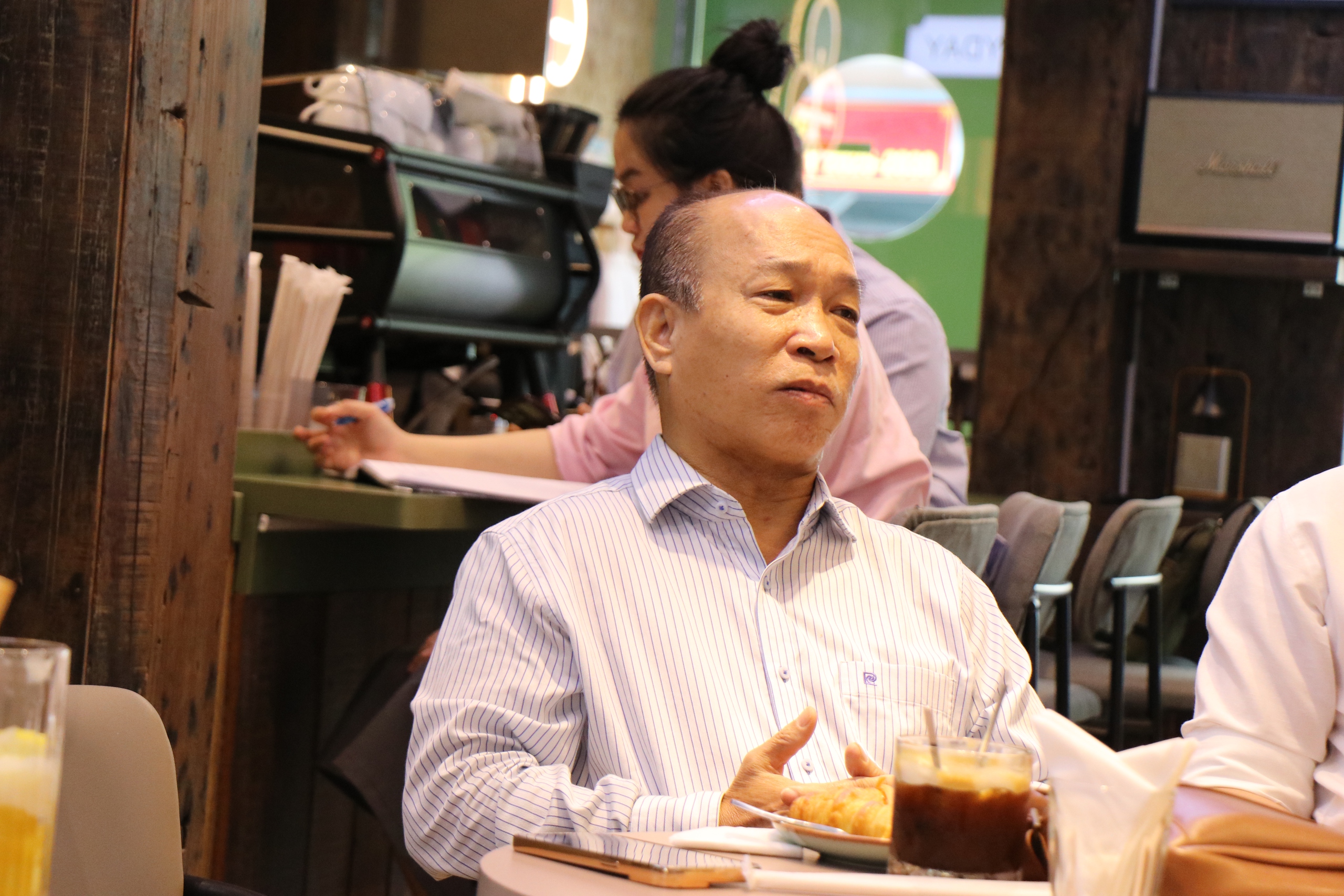 TP.HCM: Lãnh đạo phường Tân Định uống cà phê sáng, đối thoại cùng người dân - Ảnh 2.