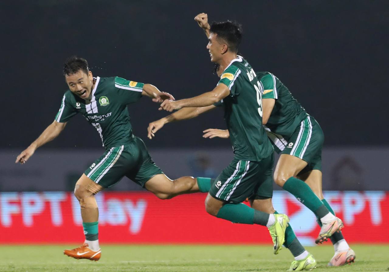 Cong Phuong 선장은 Truong Tuoi Dong Nai에게 좋은 소식을 알렸습니다 - 사진 2. Đội trưởng Công Phượng báo tin vui cho Trường Tươi Đồng Nai- Ảnh 2.