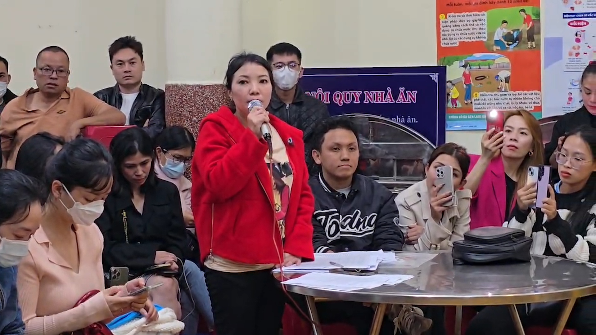 Thực phẩm bẩn vào trường học: Hiệu trưởng nói, phụ huynh 'dậy sóng'- Ảnh 1. Thực phẩm bẩn vào trường học: Hiệu trưởng nói, phụ huynh 'dậy sóng'- Ảnh 1.