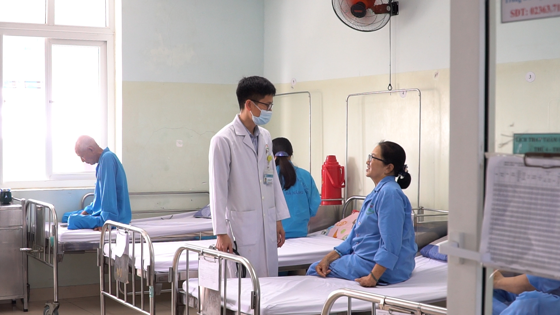 Bác sĩ nội trú: Phải đánh đổi…