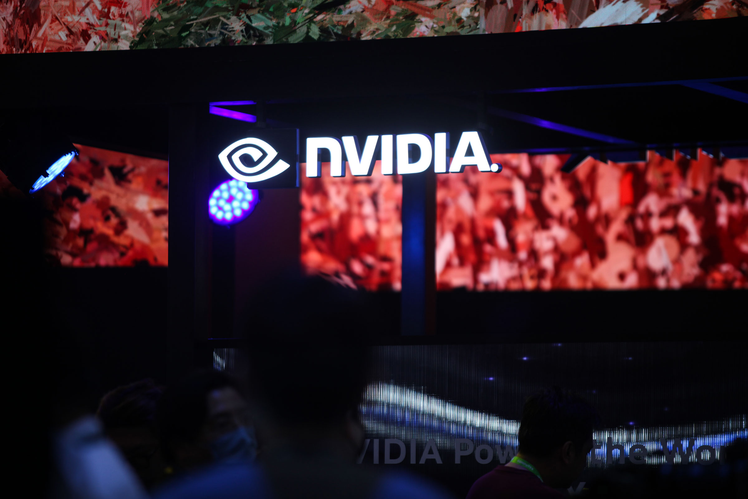 Thương vụ chấn động ngành chip: Nvidia đầu tư 5 tỉ USD vào Intel  - Ảnh 1.
