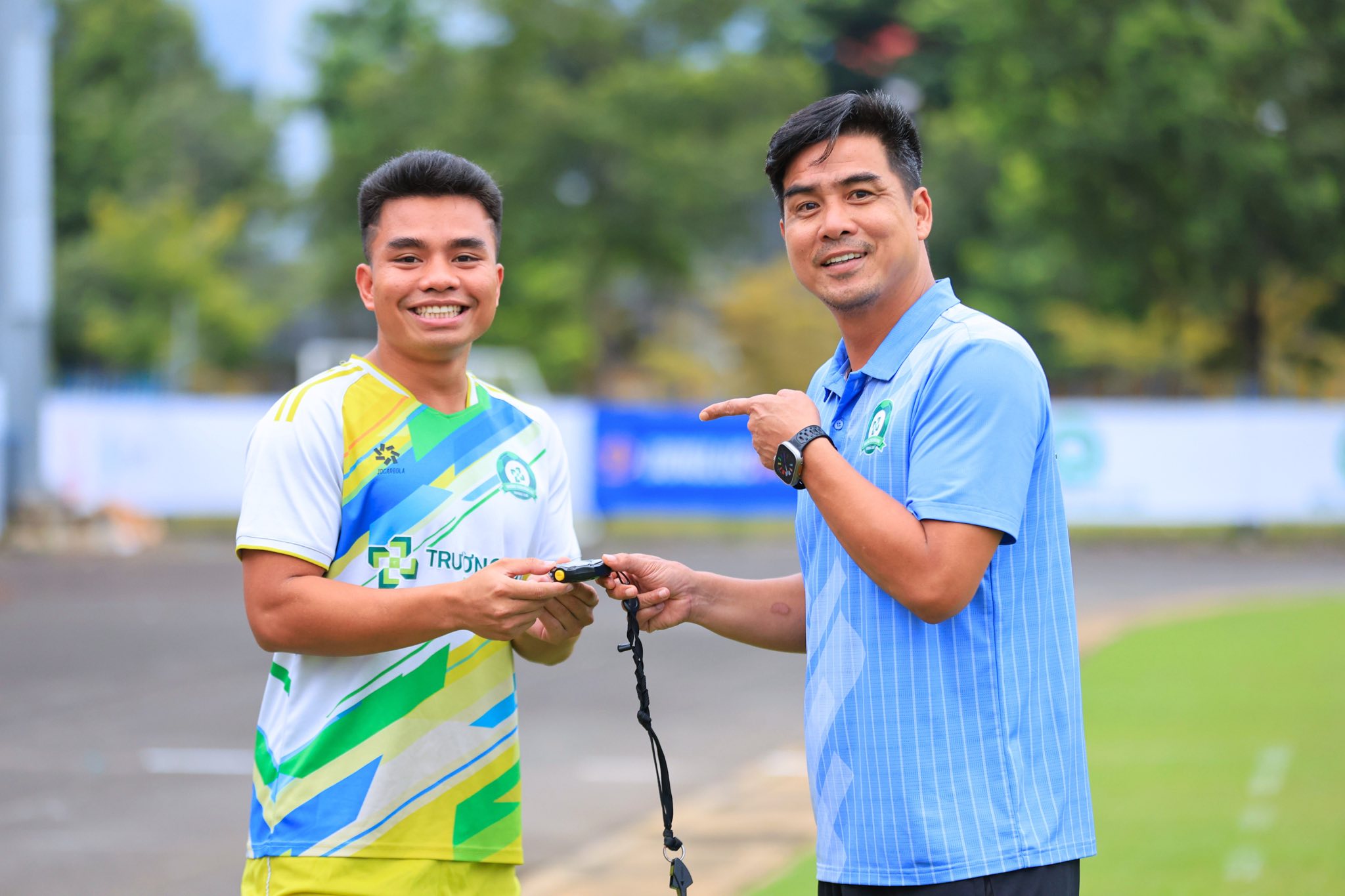 Cong Phuong 선장이 Truong Tuoi Dong Nai에게 좋은 소식을 전합니다 - 사진 4. Đội trưởng Công Phượng báo tin vui cho Trường Tươi Đồng Nai- Ảnh 4.