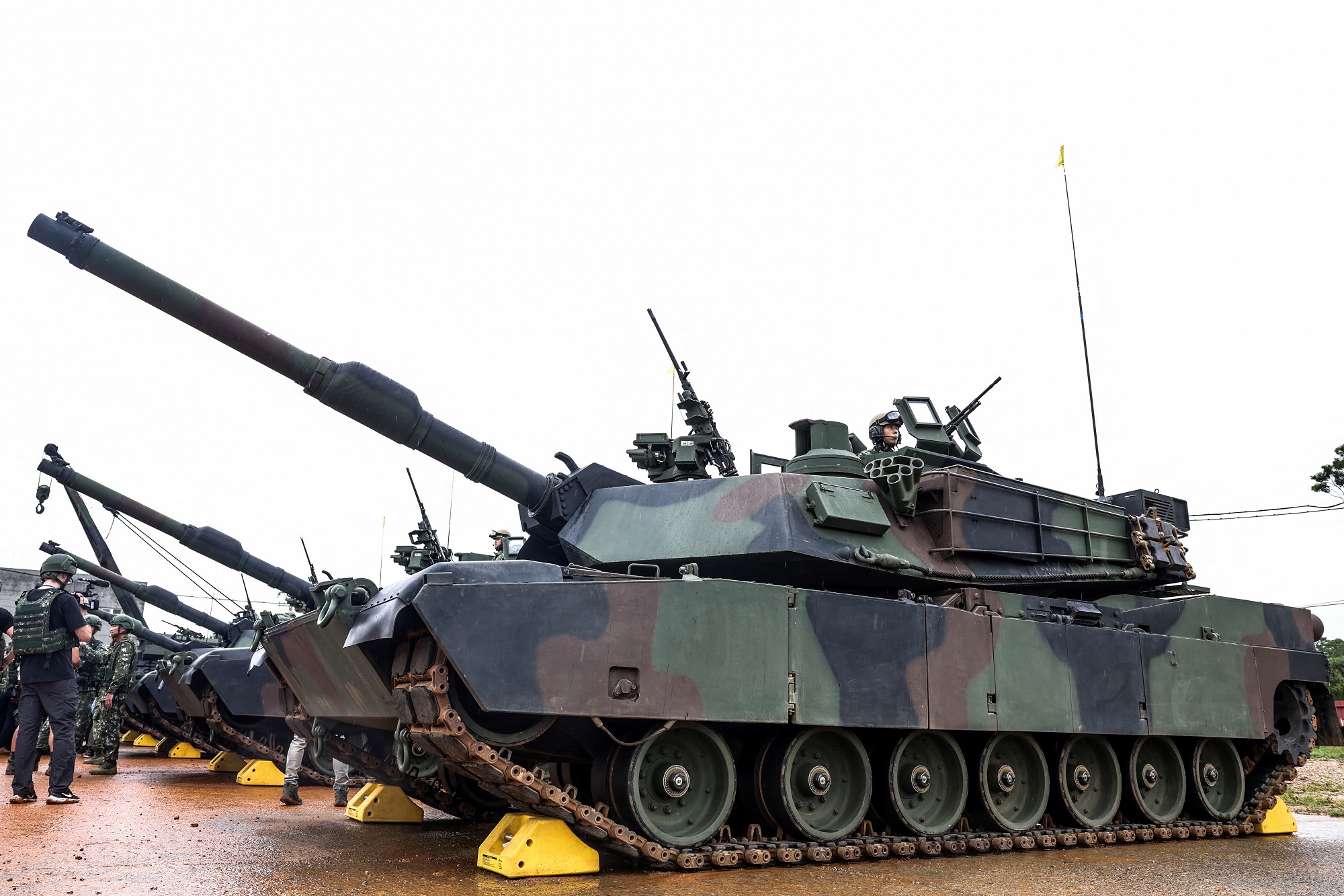 Ông Trump từ chối duyệt gói viện trợ quân sự hơn 400 triệu USD cho Đài Loan? - Ảnh 1.