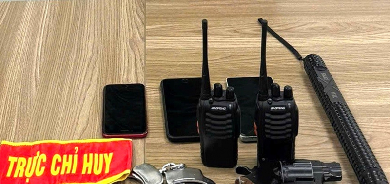 Bắt nhóm giả danh cảnh sát cướp tài sản- Ảnh 2. Bắt nhóm giả danh cảnh sát cướp tài sản- Ảnh 2.