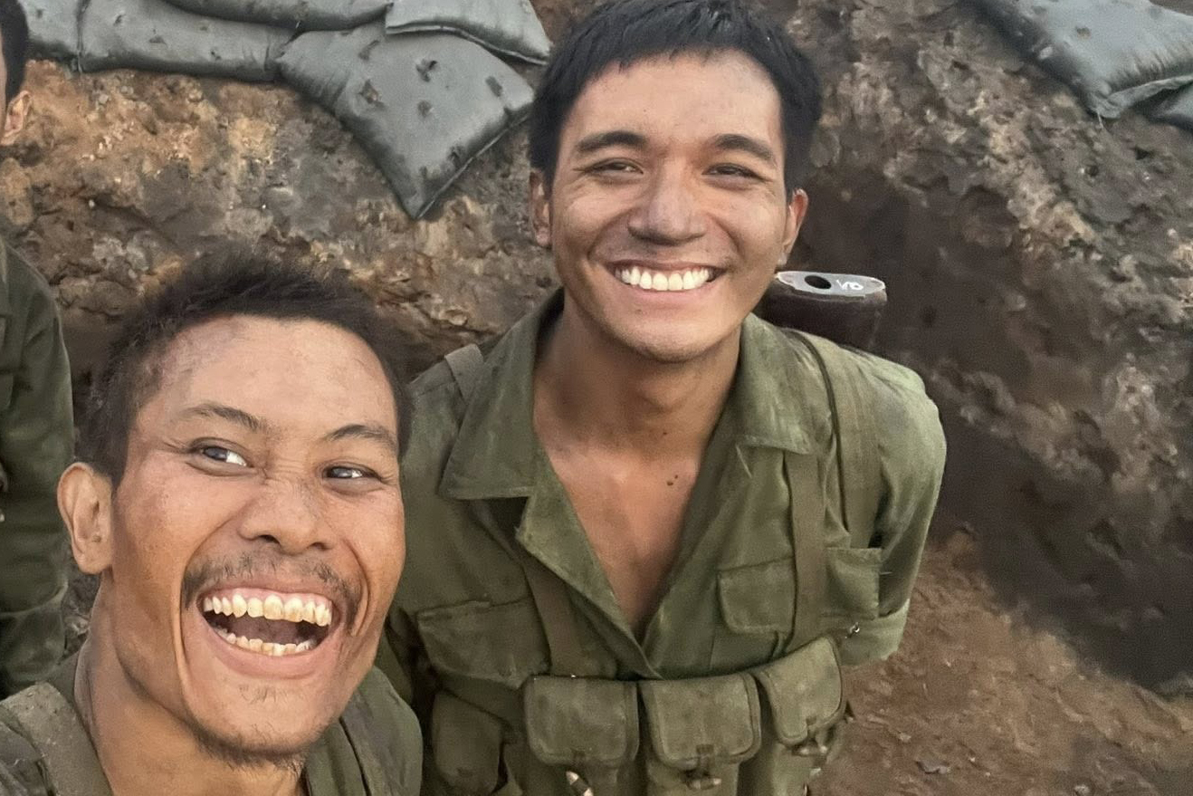 'Gia thế' của hai sao nam phim 'Mưa đỏ' - Ảnh 1.