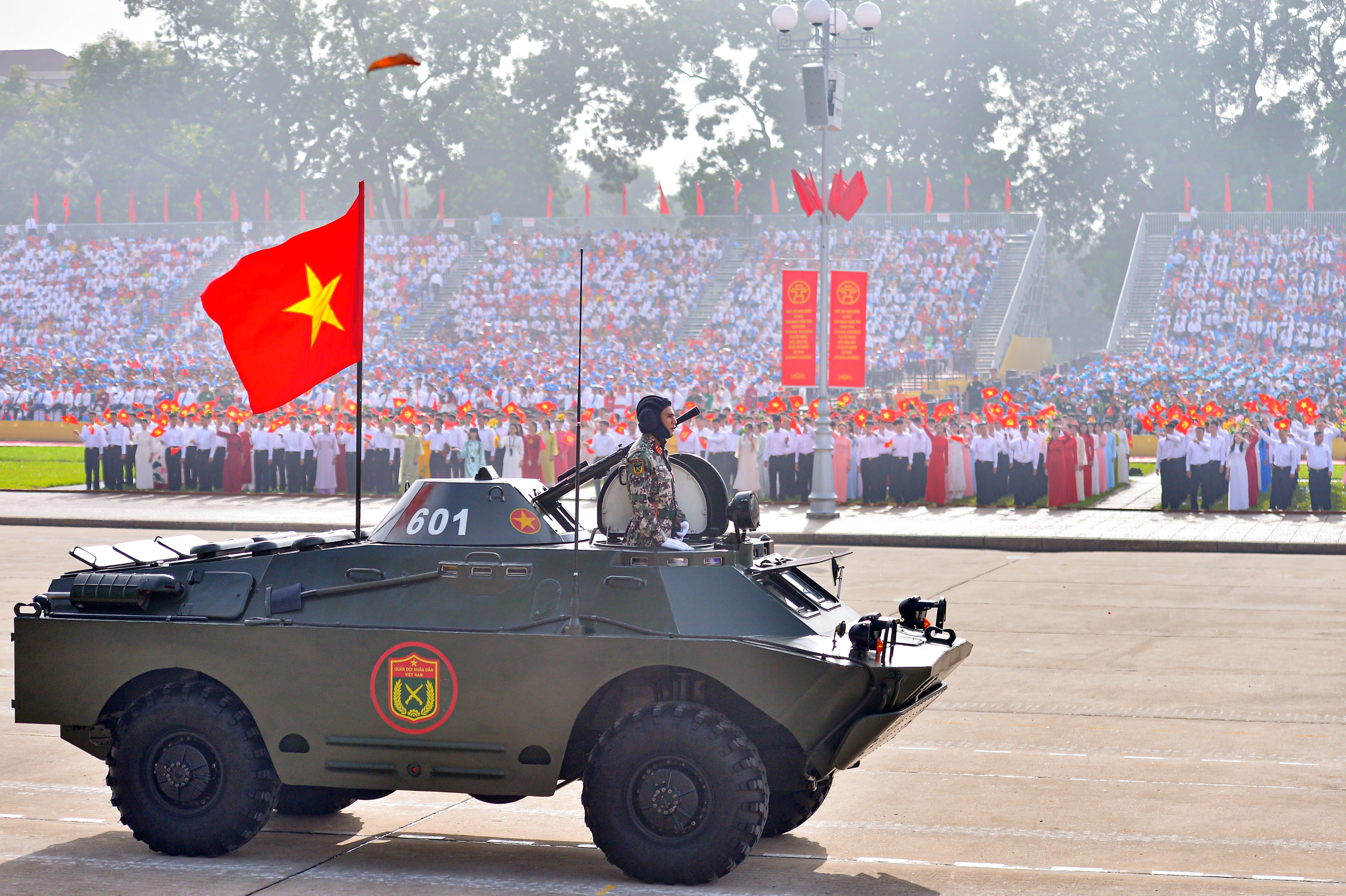 Trang bị đặc biệt giúp xe tăng 'lướt' trên phố Hà Nội trong diễu binh A80- Ảnh 12. Trang bị đặc biệt giúp xe tăng 'lướt' trên phố Hà Nội trong diễu binh A80- Ảnh 12.