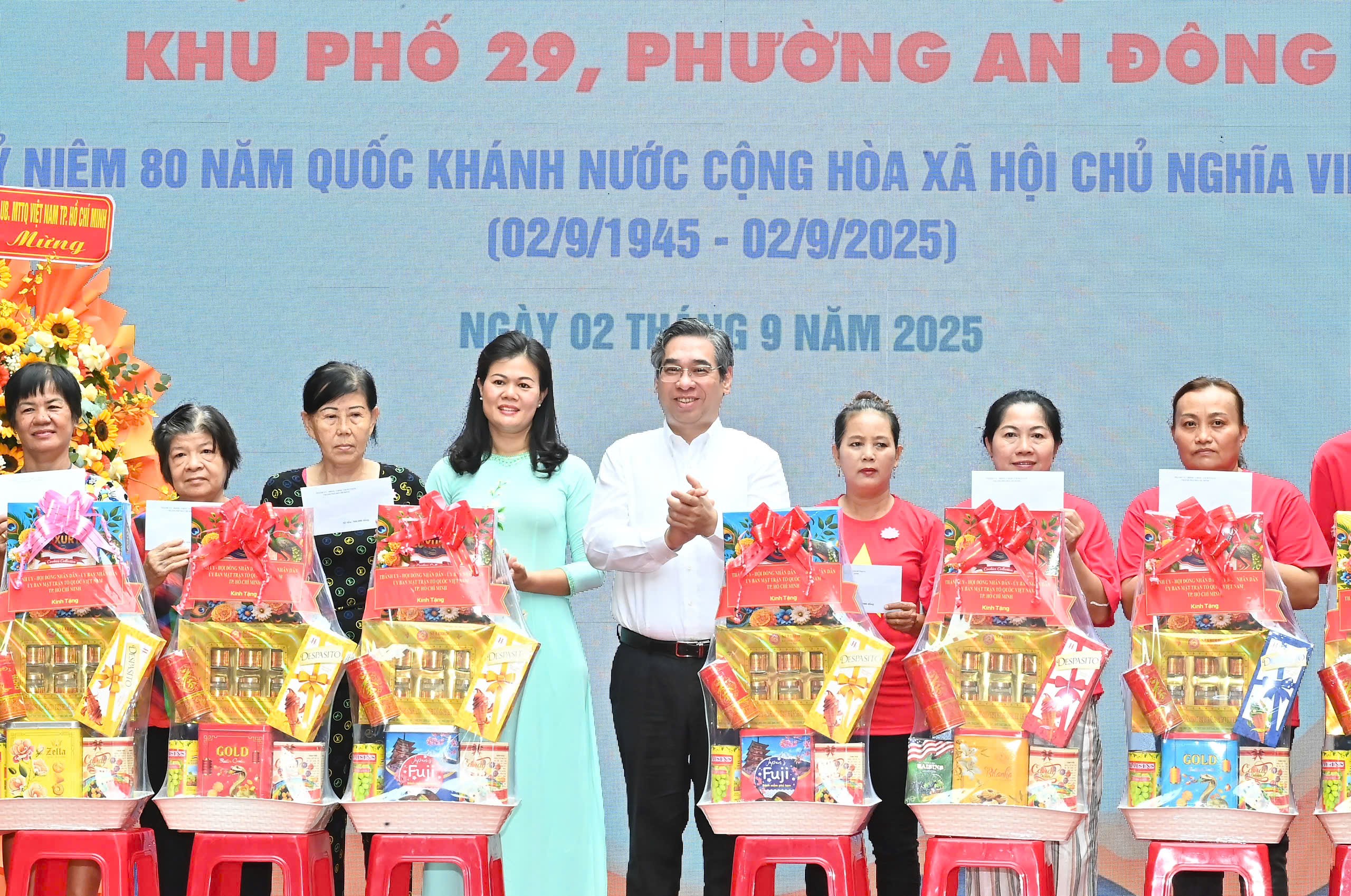 TP.HCM rực rỡ Ngày hội non sông - Dân tộc kết đoàn - Ảnh 1.