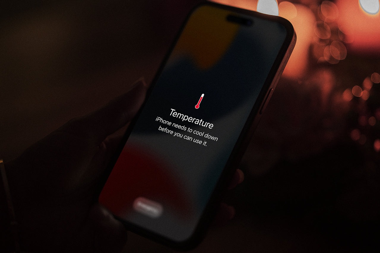 Sạc điện thoại qua đêm? Câu trả lời bất ngờ từ Apple và Samsung - Ảnh 2.