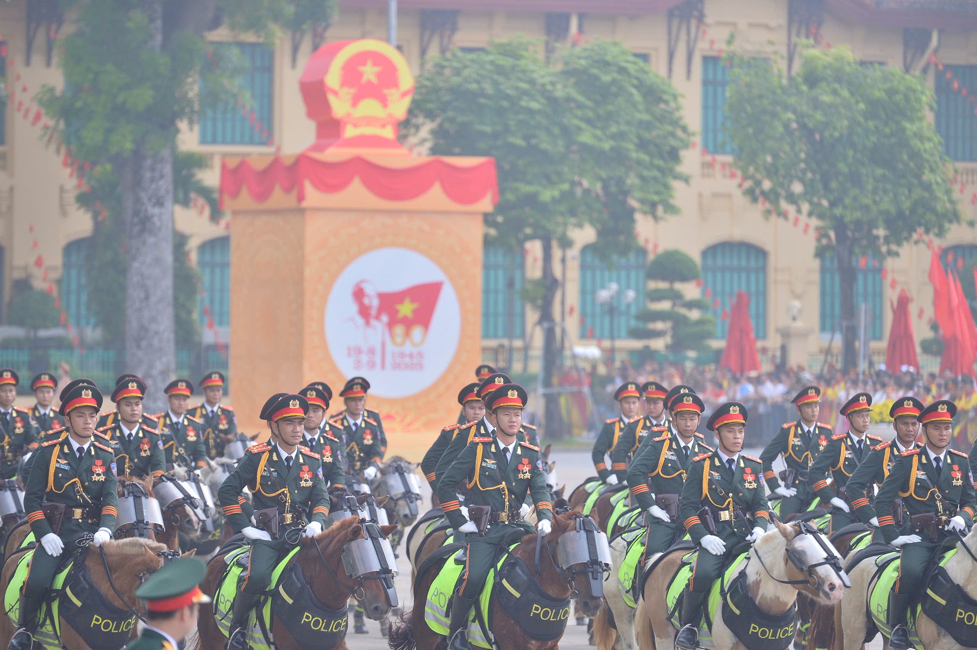 Hùng tráng và tự hào lễ diễu binh, diễu hành A80 - Ảnh 6. Hùng tráng và tự hào lễ diễu binh, diễu hành A80 - Ảnh 6.