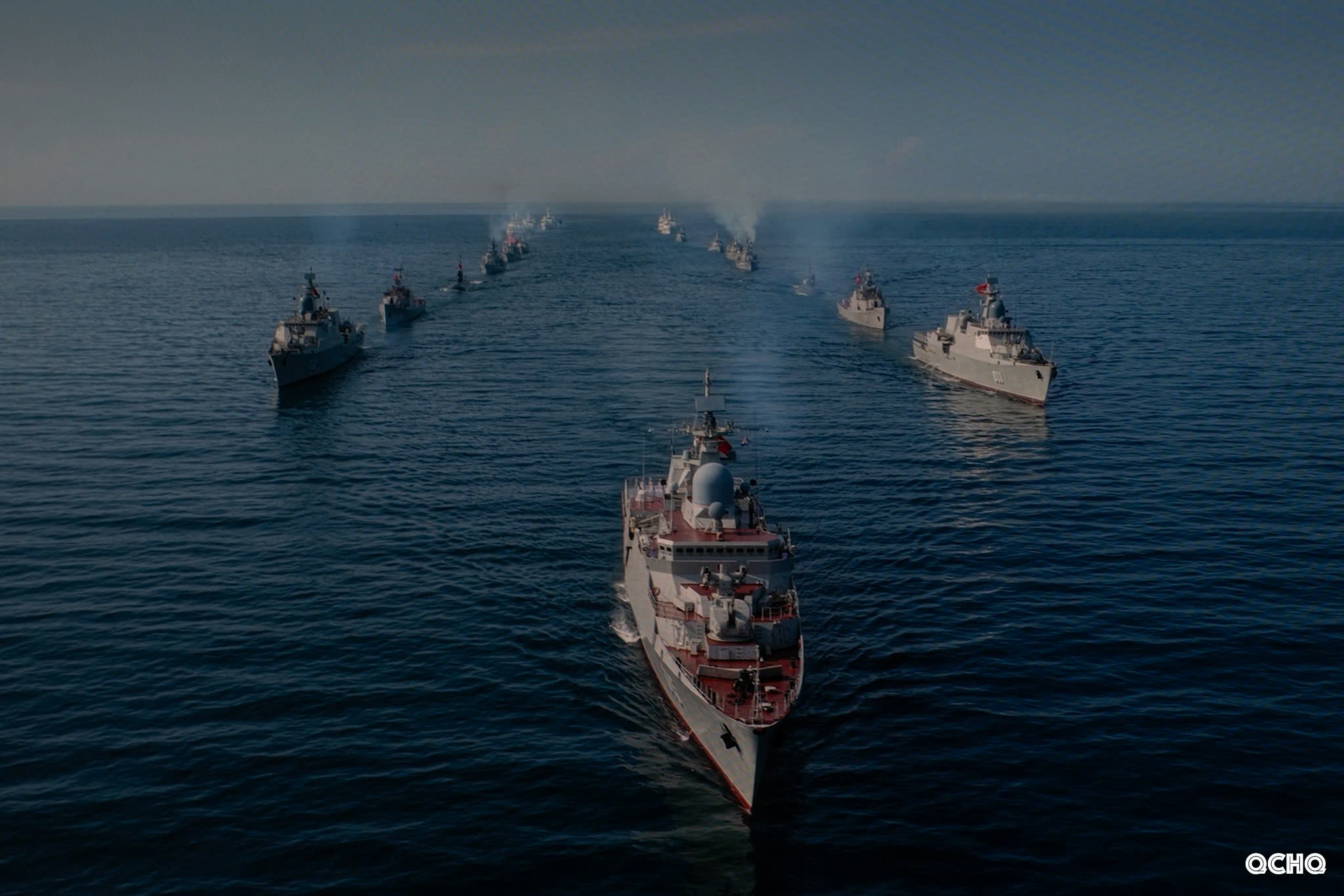 Cho&aacute;ng ngợp với m&agrave;n diễu binh tr&ecirc;n biển lần đầu ti&ecirc;n trong lịch sử - Ảnh 1.