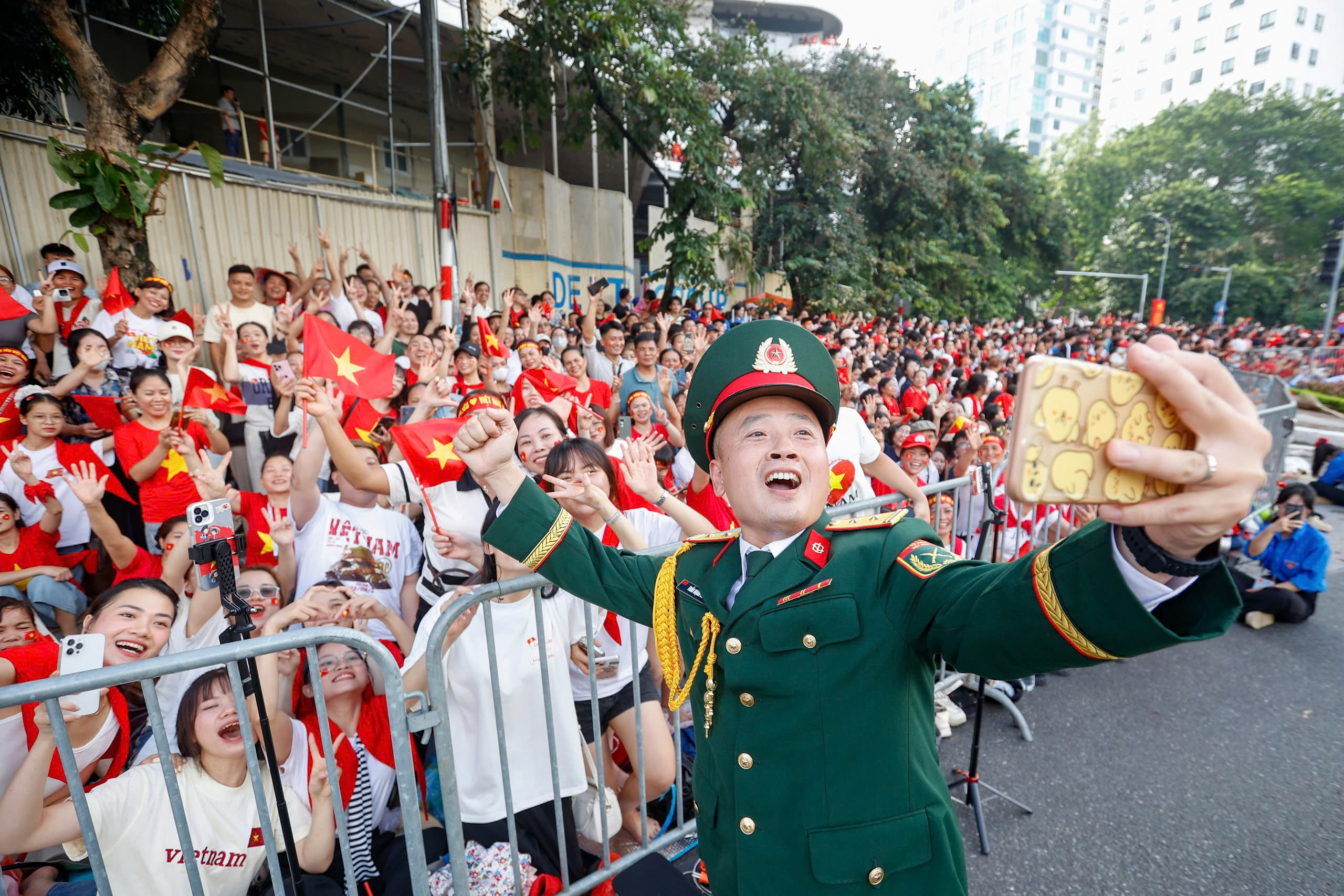 Diễu binh 2023: Chiêm ngưỡng màn trình diễn ấn tượng tại lễ hội lớn nhất năm - Ảnh 8. Diễu binh 2023: Chiêm ngưỡng màn trình diễn ấn tượng tại lễ hội lớn nhất năm - Ảnh 8.