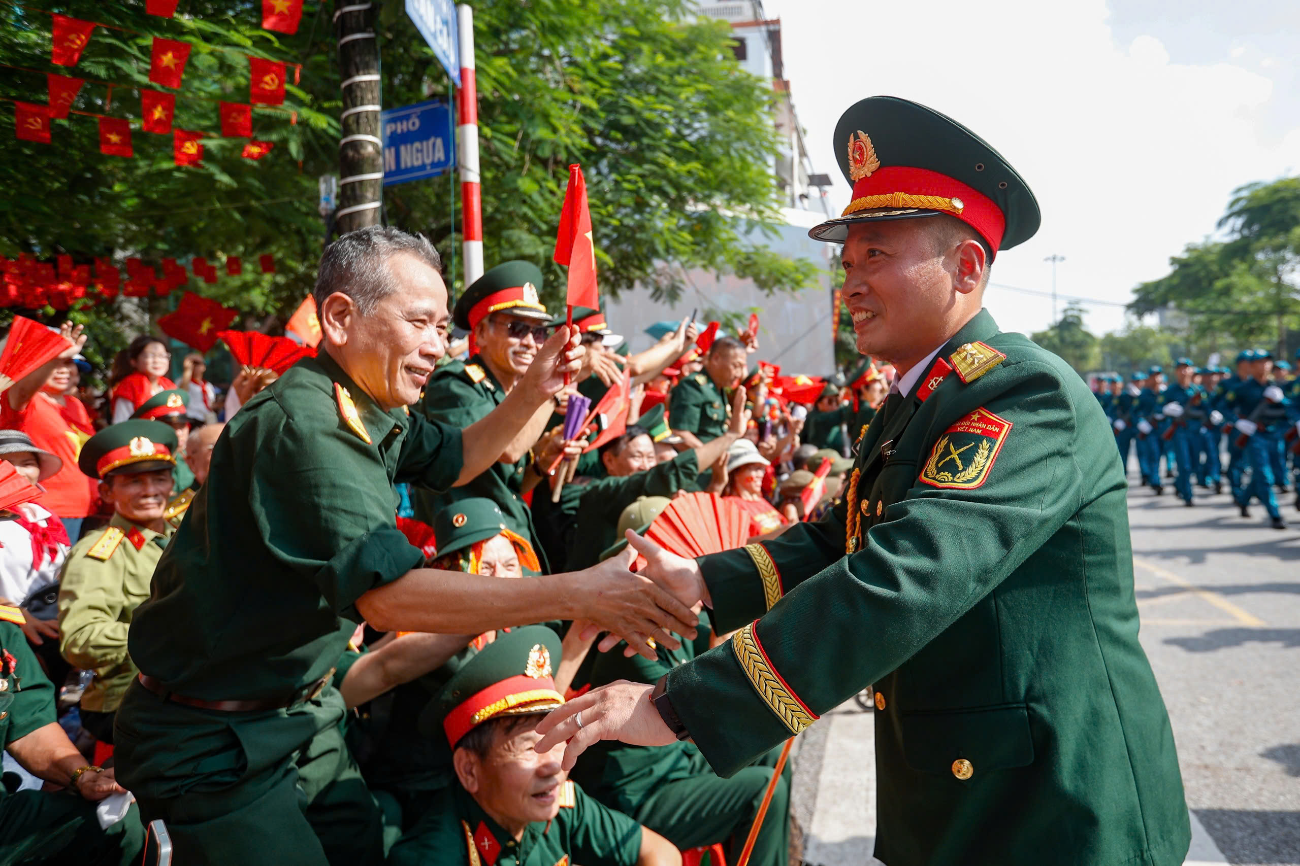 Diễu binh 2023: Chiêm ngưỡng màn trình diễn ấn tượng tại lễ hội lớn nhất năm - Ảnh 2. Diễu binh 2023: Chiêm ngưỡng màn trình diễn ấn tượng tại lễ hội lớn nhất năm - Ảnh 2.