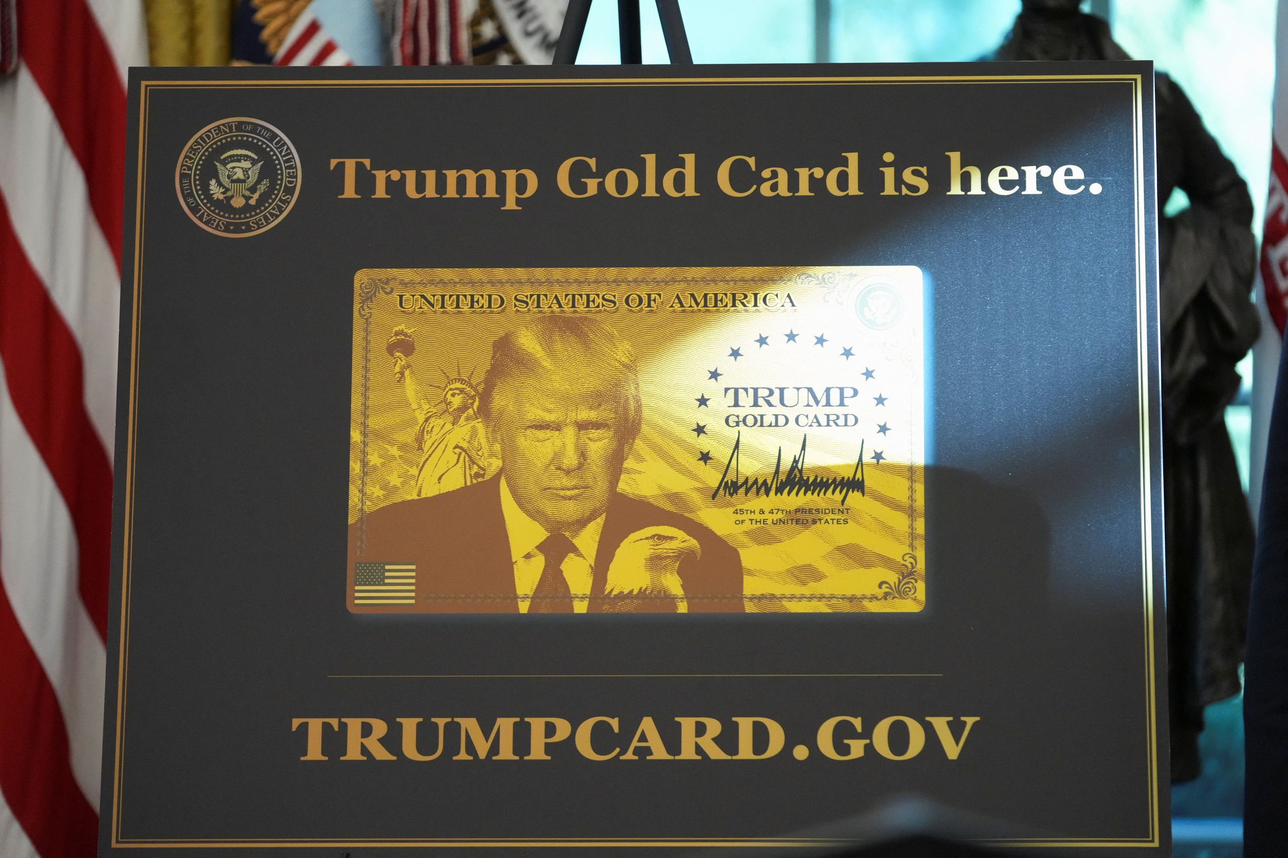 Ông Trump chính thức tung 'thẻ vàng nhập cư' trị giá từ 1 triệu USD - Ảnh 2.