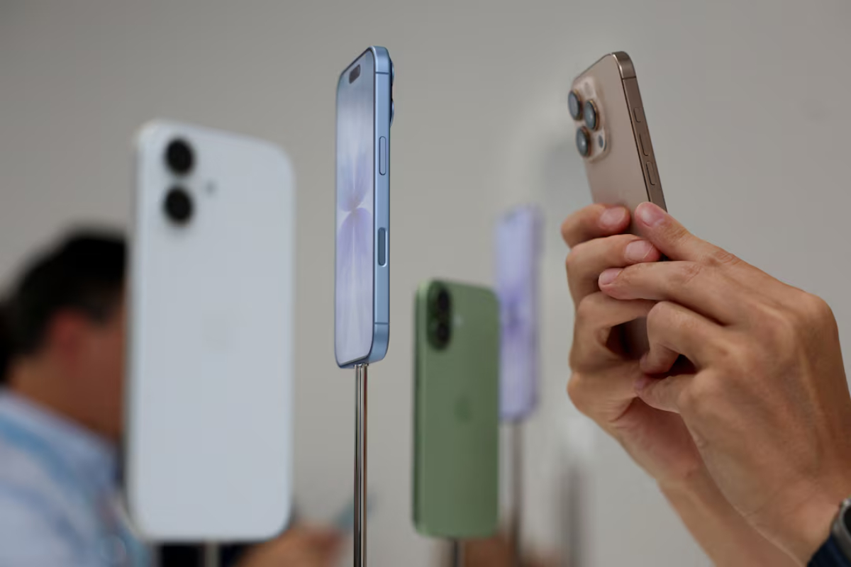 iPhone 17 giá rẻ 'áp đảo' bản Pro, Apple gấp rút tăng sản xuất - Ảnh 1.