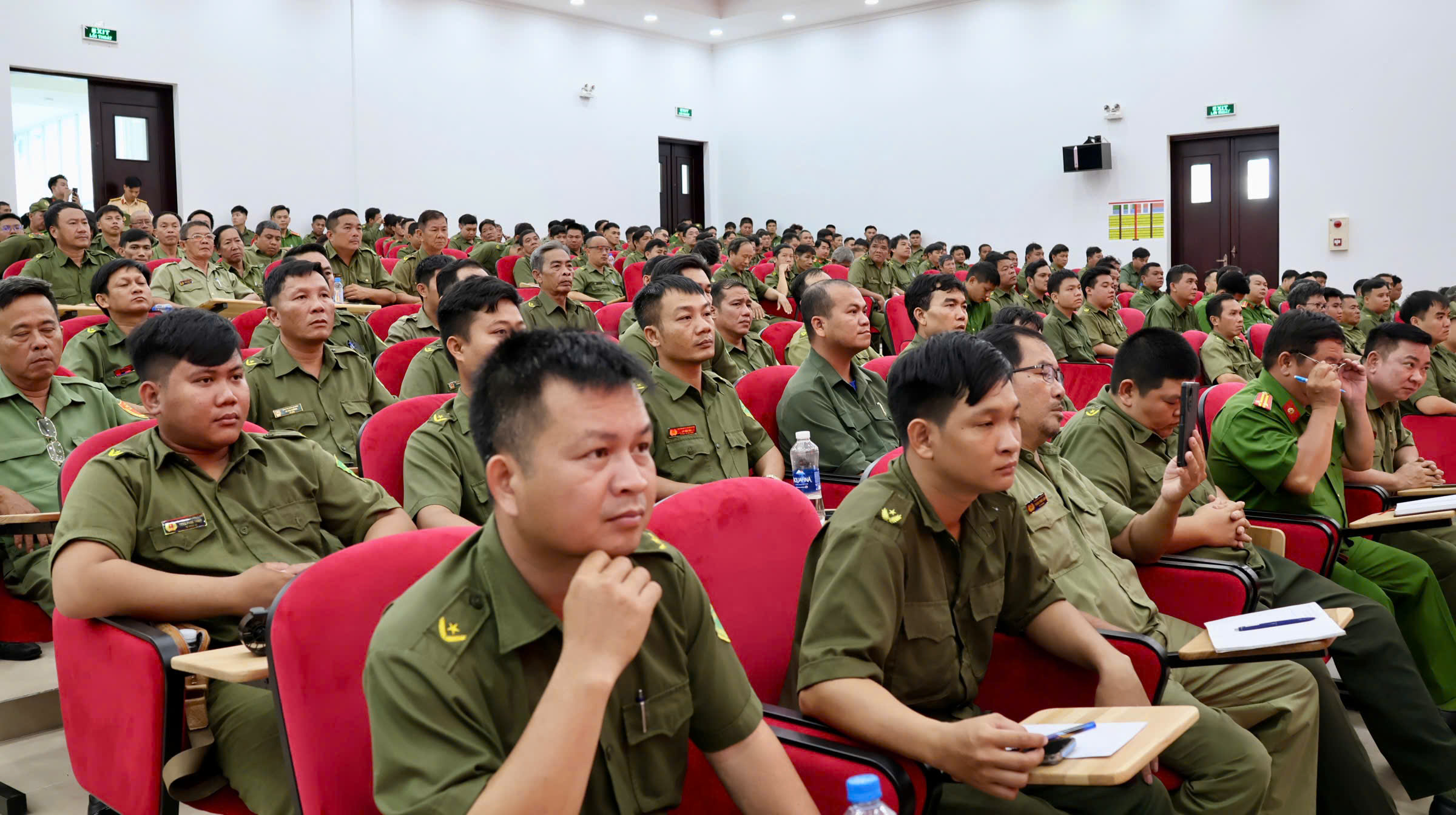 Công an xã ở TP.HCM sẽ tham gia điều tiết, xử lý vi phạm cùng CSGT- Ảnh 1. Công an xã ở TP.HCM sẽ tham gia điều tiết, xử lý vi phạm cùng CSGT- Ảnh 1.