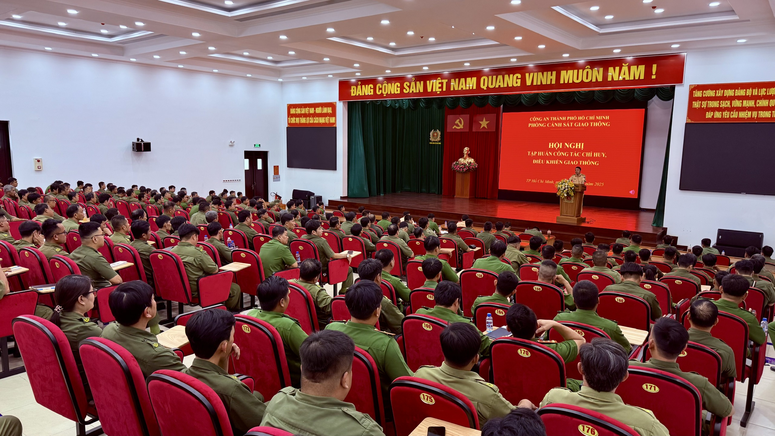 Công an xã ở TP.HCM sẽ tham gia điều tiết, xử lý vi phạm cùng CSGT- Ảnh 4. Công an xã ở TP.HCM sẽ tham gia điều tiết, xử lý vi phạm cùng CSGT- Ảnh 4.