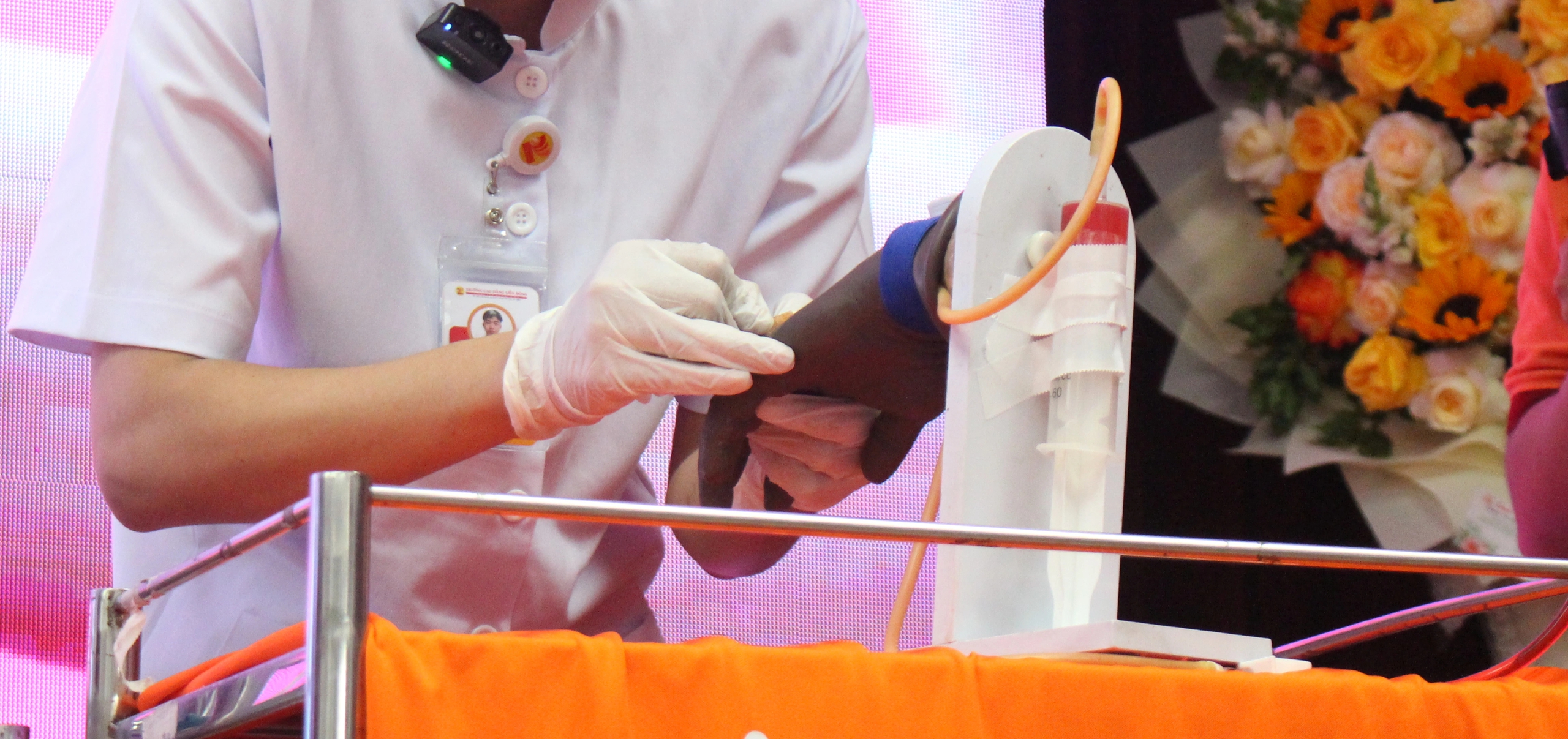 Sinh viên CĐ y: Có việc làm sau tốt nghiệp, nhưng còn thiếu kỹ năng mềm - Ảnh 1.