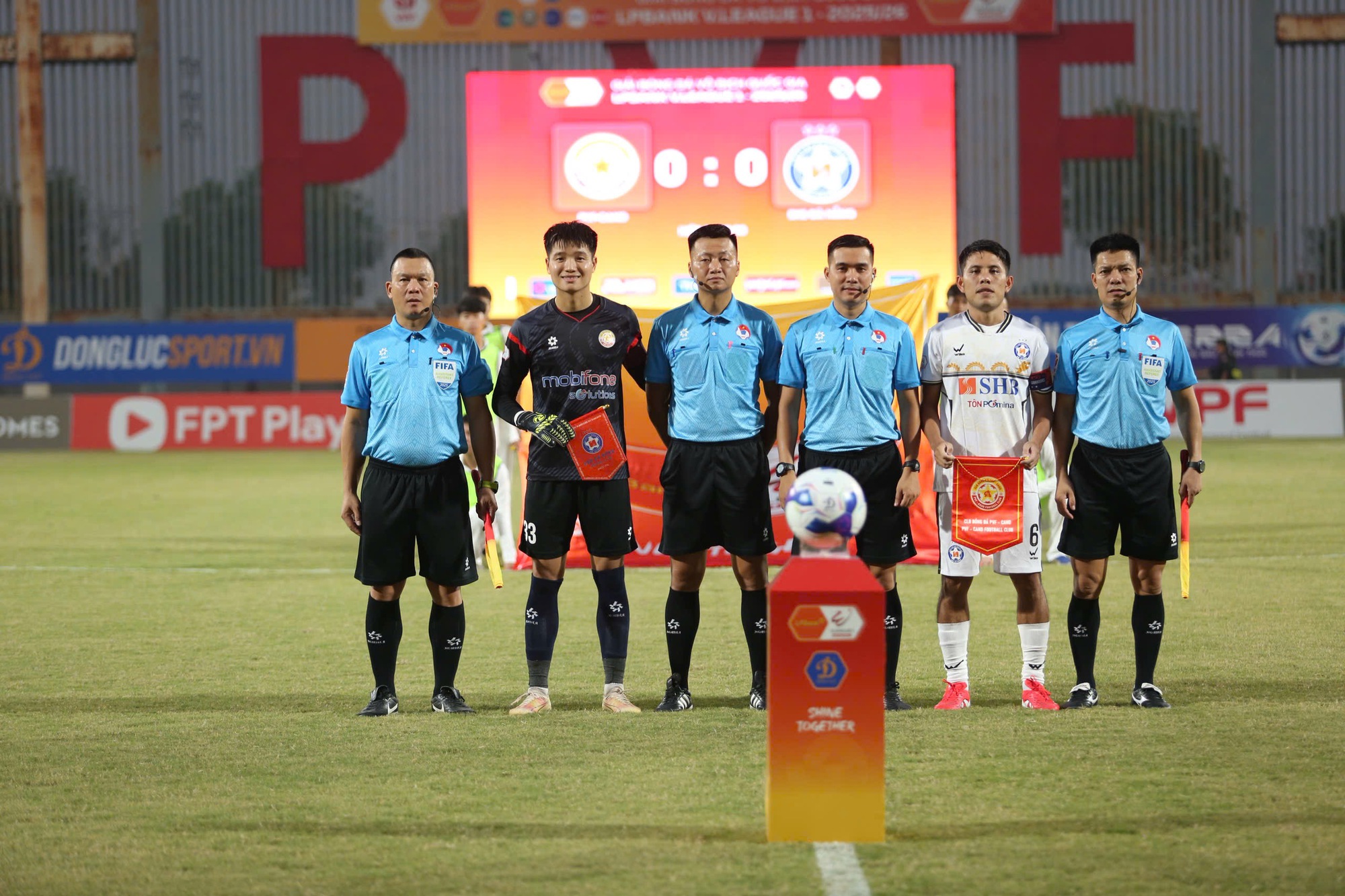 U.23 Vietnam shines, PVF-CAND and Da Nang have a very exciting score chase: 4 goals divided equally! - Photo 2. U.23 Việt Nam tỏa sáng, PVF-CAND và Đà Nẵng rượt đuổi tỷ số cực gay cấn: 4 bàn chia đều! - Ảnh 2.