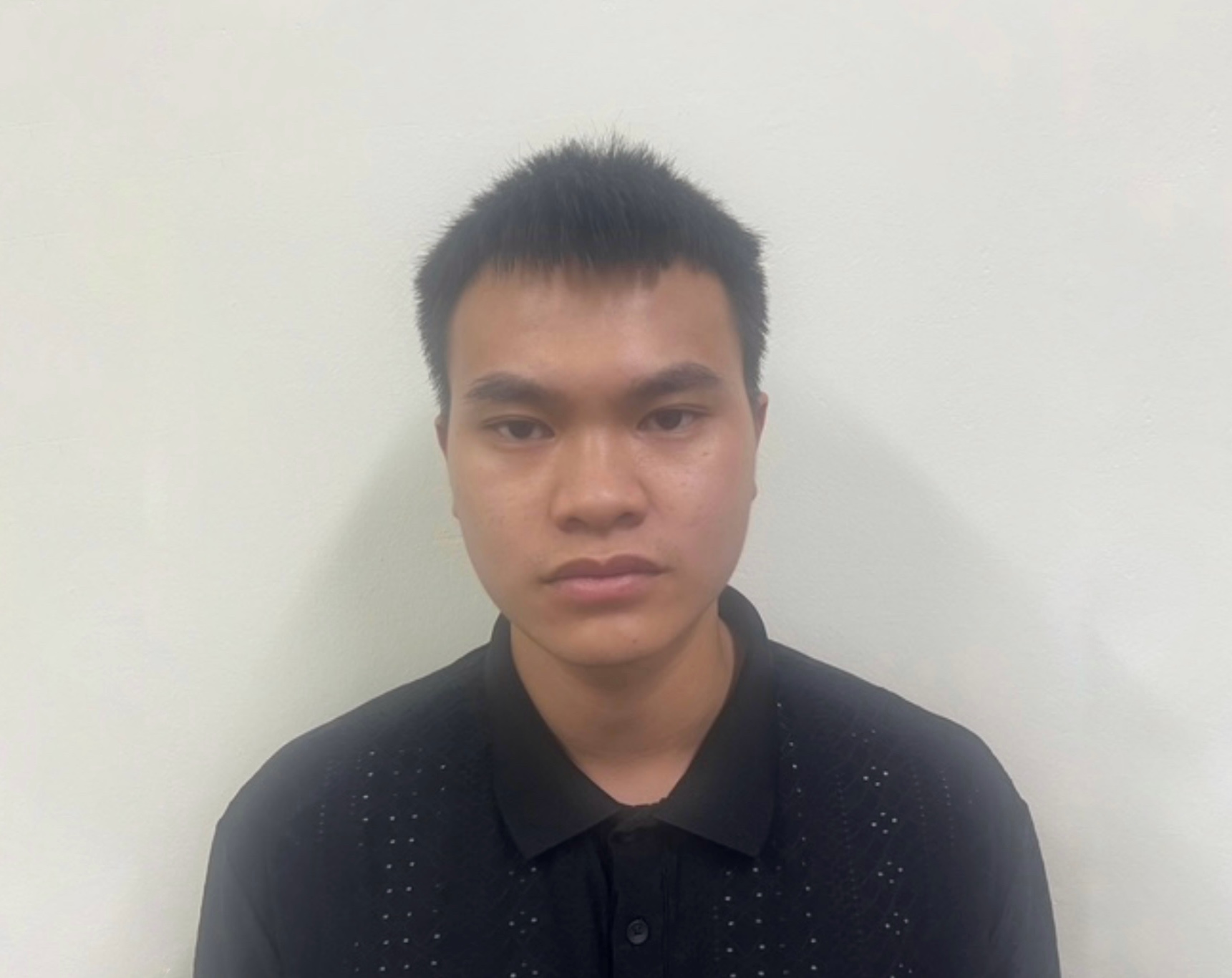 Vụ ‘tổng tài’ ra hiệu lệnh, nhân viên quán cà phê bị đánh: Bắt khẩn cấp 1 người- Ảnh 1. Vụ ‘tổng tài’ ra hiệu lệnh, nhân viên quán cà phê bị đánh: Bắt khẩn cấp 1 người- Ảnh 1.