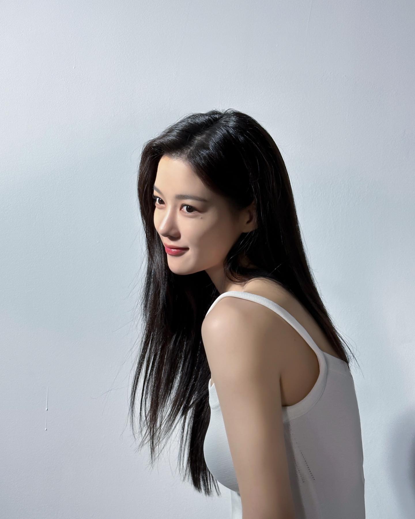 'Em gái quốc dân' Kim Yoo Jung hẹn hò bạn diễn ở Nha Trang? - Ảnh 3.