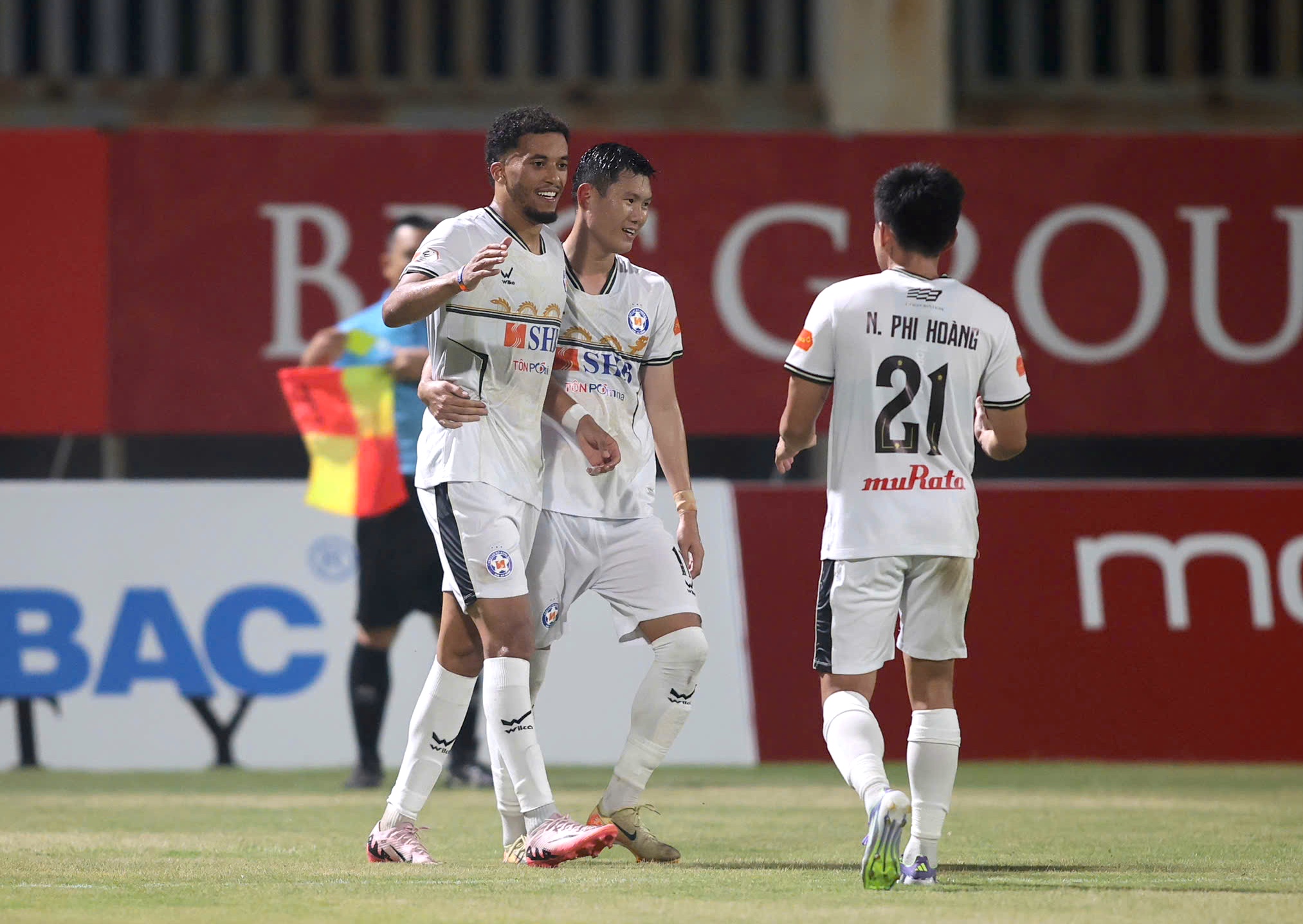 U.23 Vietnam shines, PVF-CAND and Da Nang have a very exciting score chase: 4 goals divided equally! - Photo 3. U.23 Việt Nam tỏa sáng, PVF-CAND và Đà Nẵng rượt đuổi tỷ số cực gay cấn: 4 bàn chia đều! - Ảnh 3.