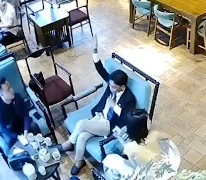 ‘Tổng tài' ra hiệu, nhân viên đánh người: Có cơ sở để xử lý chủ mưu/xúi giục không?- Ảnh 1.