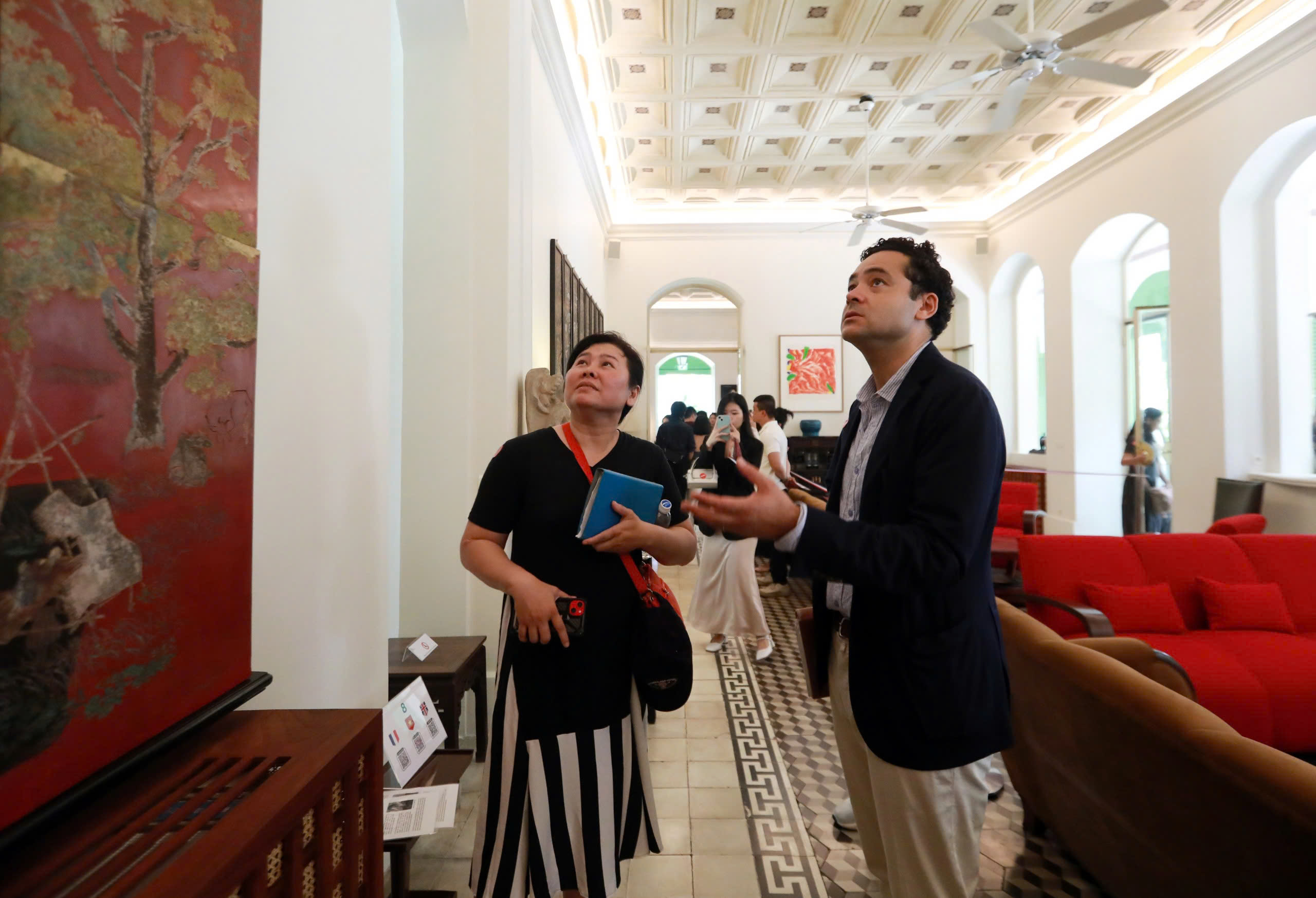 Tân tổng lãnh sự Pháp tại TP.HCM mang làn gió mới đến Dinh thự Pháp - Ảnh 2.