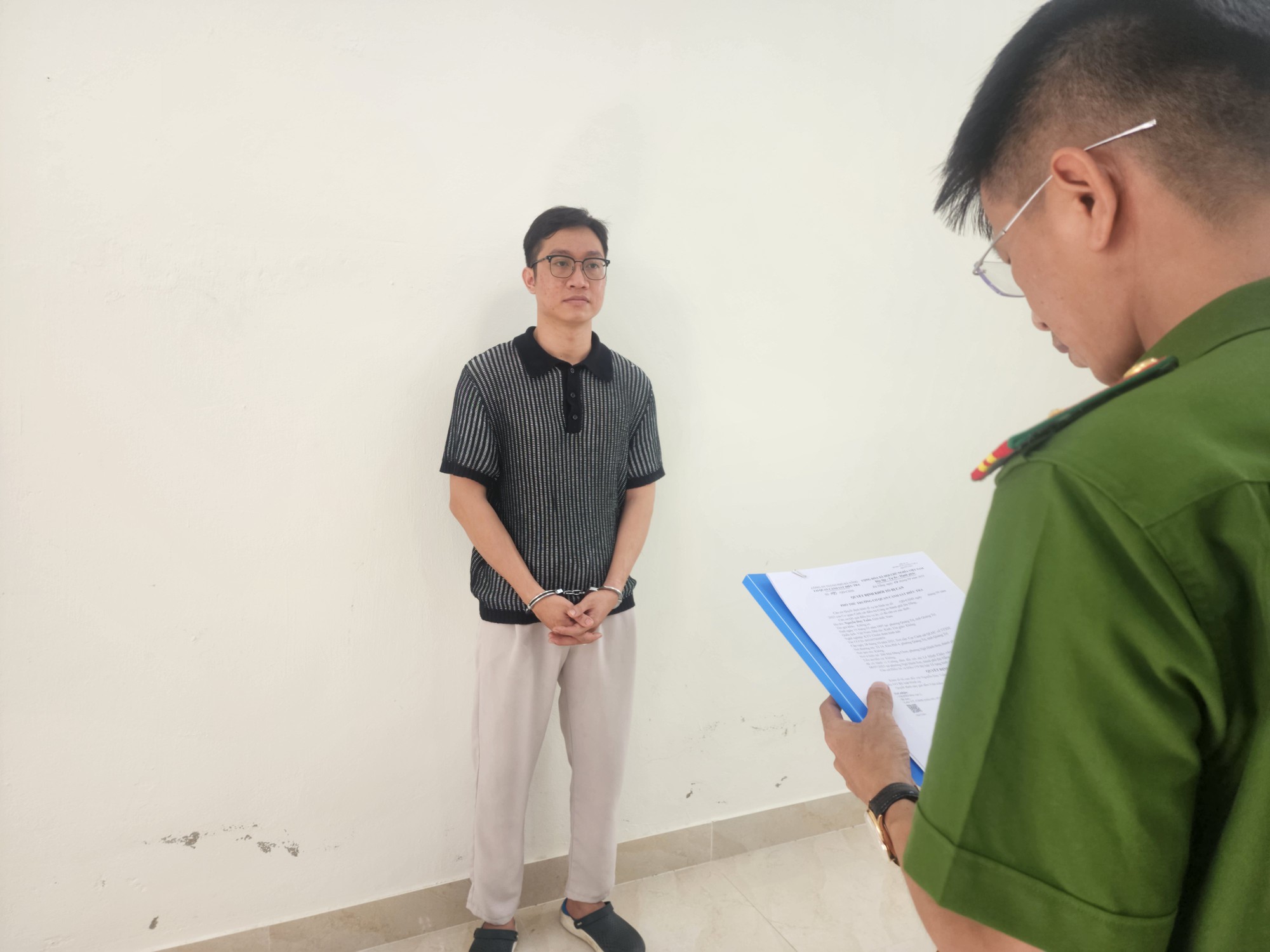 Bị bắt vì dùng ảnh nhạy cảm ép bạn gái cũ quan hệ tình dục - Ảnh 1. Bị bắt vì dùng ảnh nhạy cảm ép bạn gái cũ quan hệ tình dục - Ảnh 1.