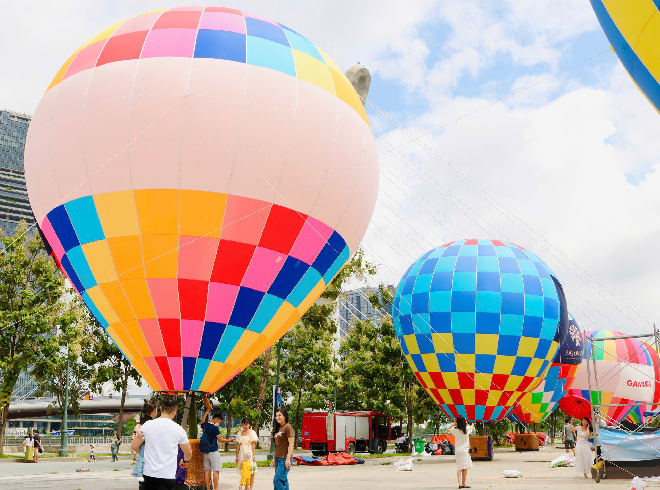 Cuối tuần đi check-in với khinh khí cầu ngay giữa lòng thành phố - Ảnh 7.
