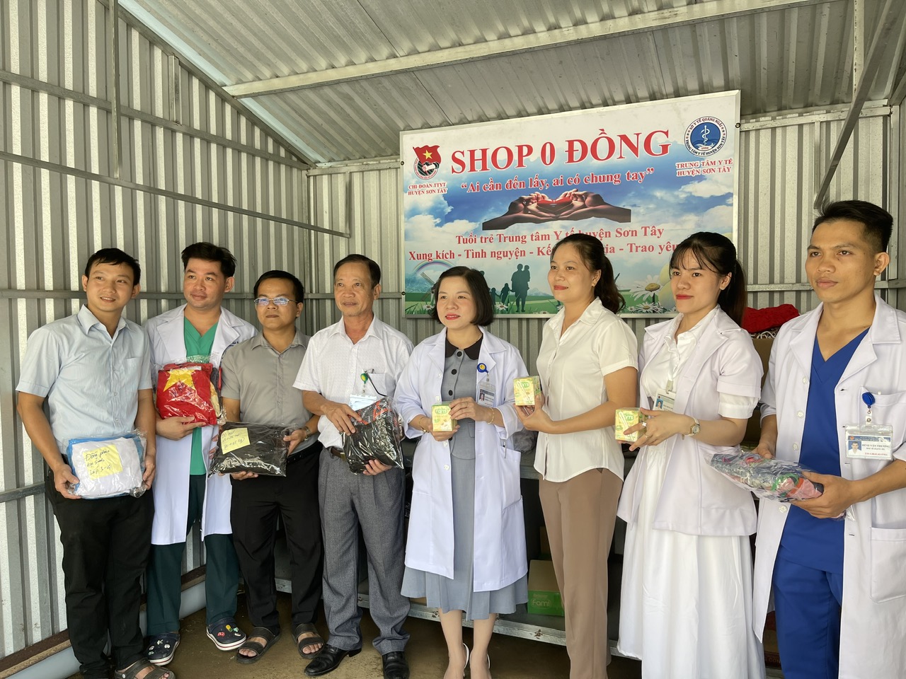 Chung dòng máu Lạc Hồng: - Ảnh 2. Chung dòng máu Lạc Hồng: - Ảnh 2.