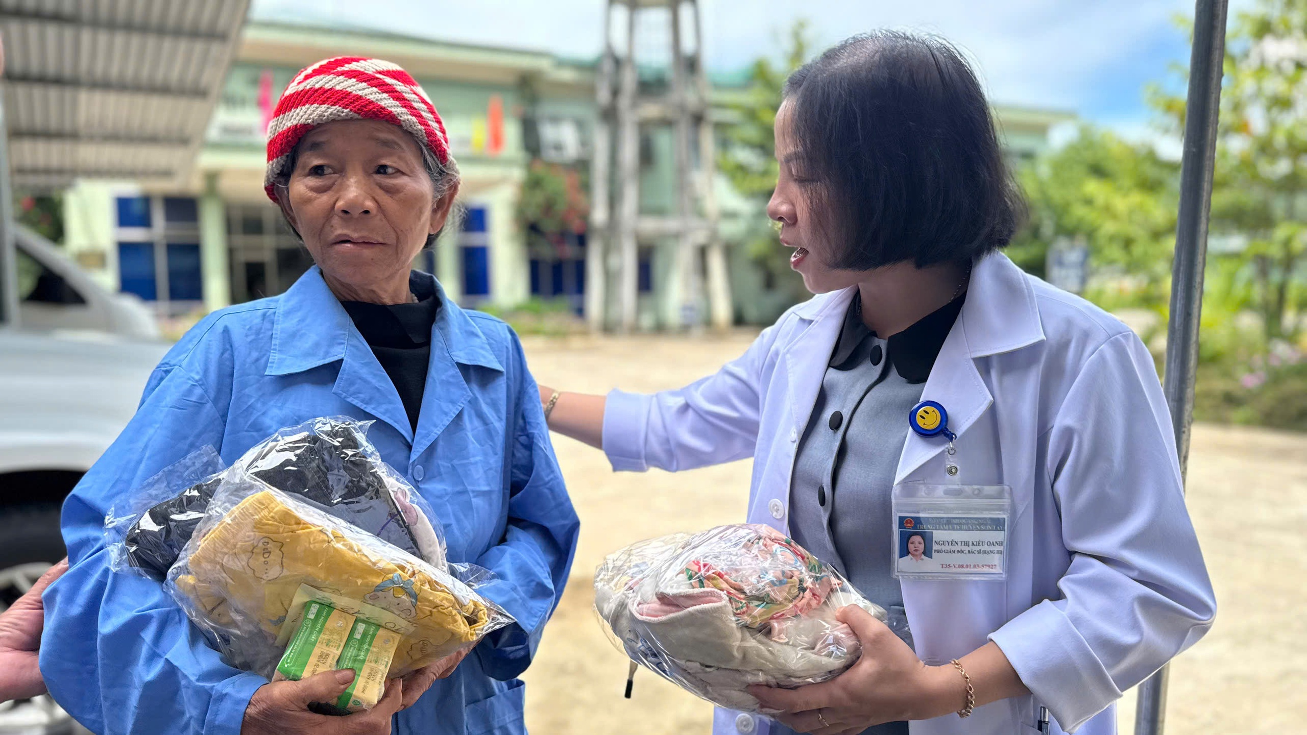 Chung dòng máu Lạc Hồng: - Ảnh 4. Chung dòng máu Lạc Hồng: - Ảnh 4.