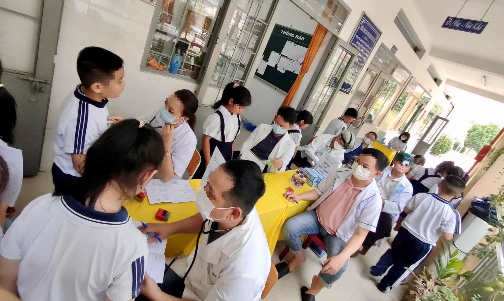 TP.HCM: Phụ huynh ngỡ ngàng với nhiều khoản thu đầu năm học - Ảnh 2.