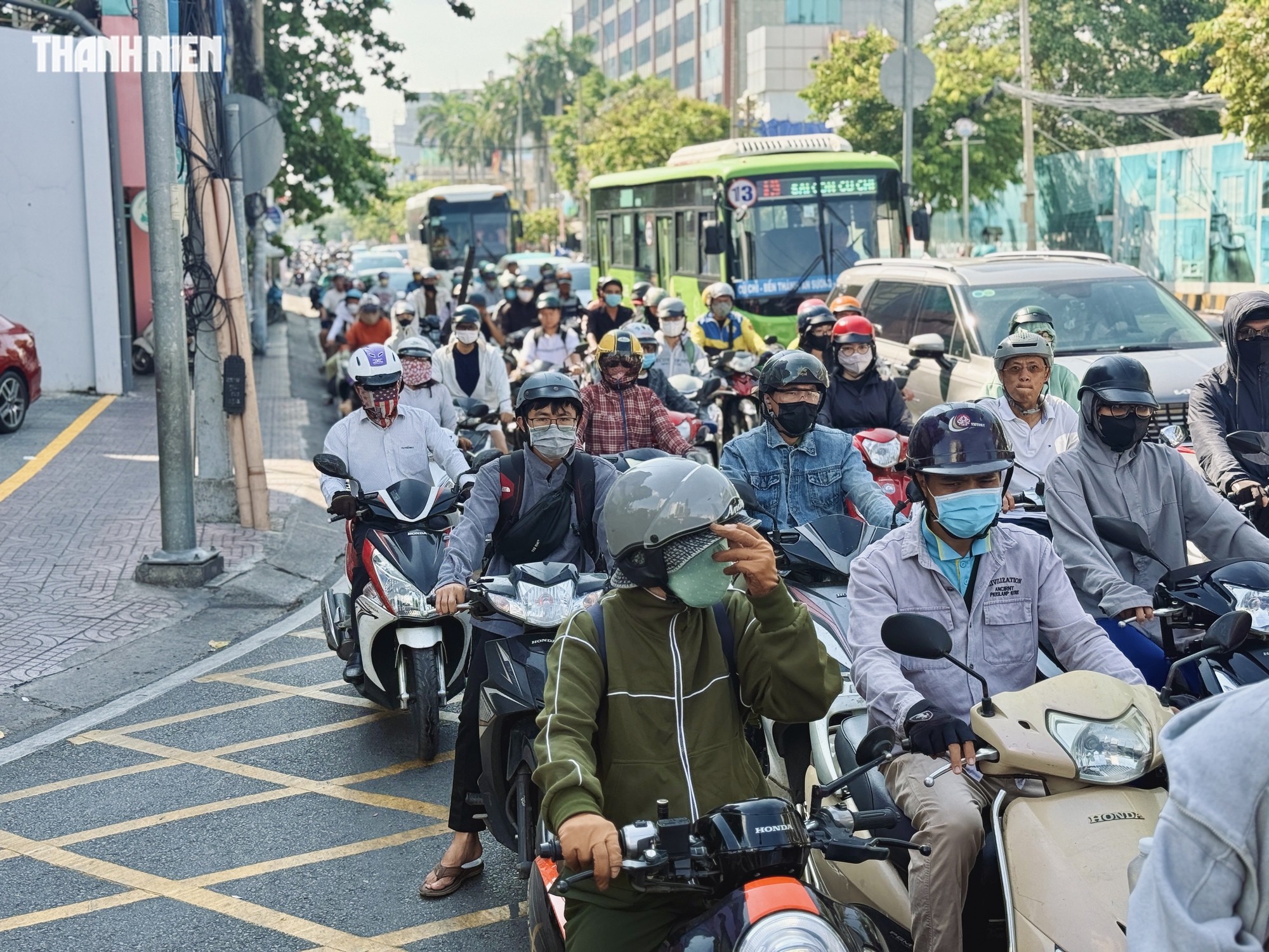 - Ảnh 1. RẼ PHẢI KHI ĐÈN ĐỎ- Ảnh 1.