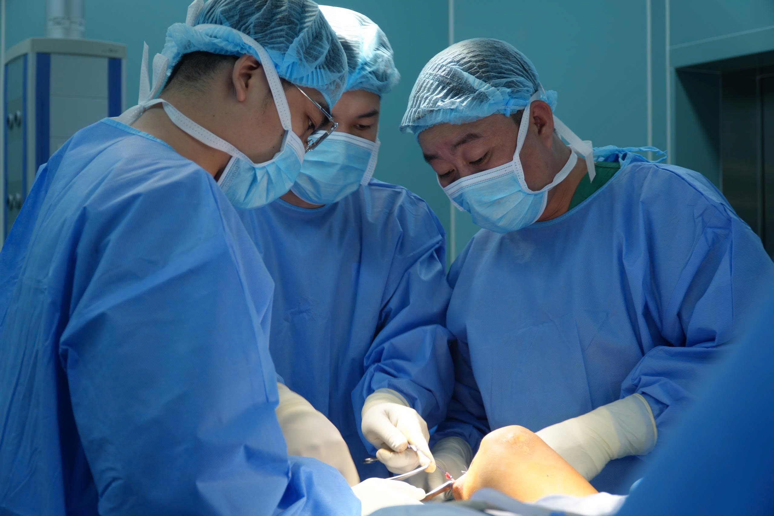 Chú ý kiểm soát thân nhiệt trong việc hồi phục sau phẫu thuật chấn thương chỉnh hình - Ảnh 2.