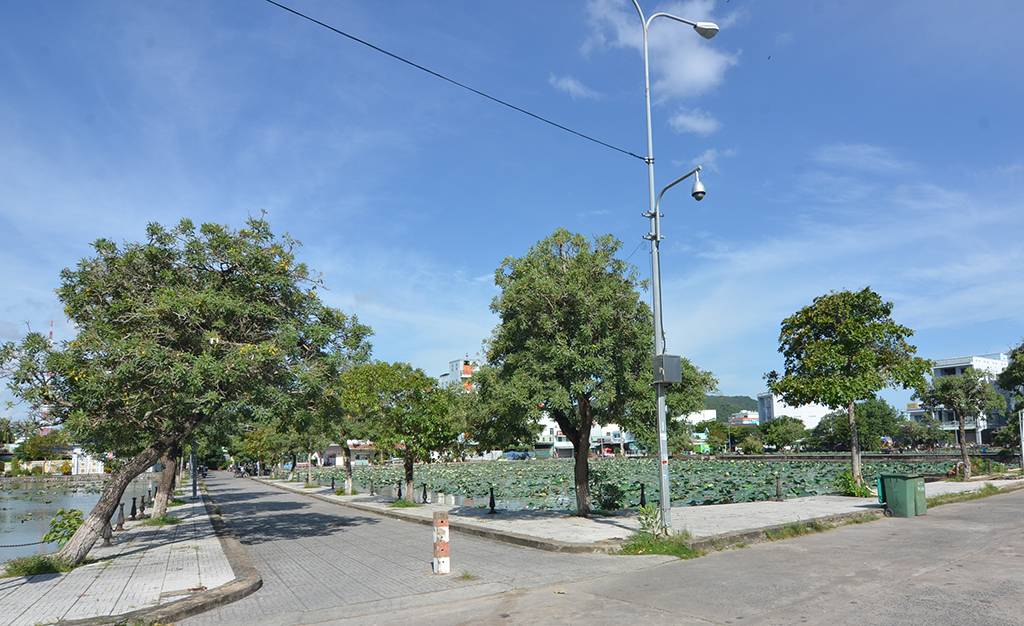 Ha Tien Thap Canh៖ រឿងដ៏រំភើបនៃភ្នំ Binh San - រូបថត ២. Hà Tiên thập cảnh: Chuyện ly kỳ ở núi Bình San- Ảnh 2.