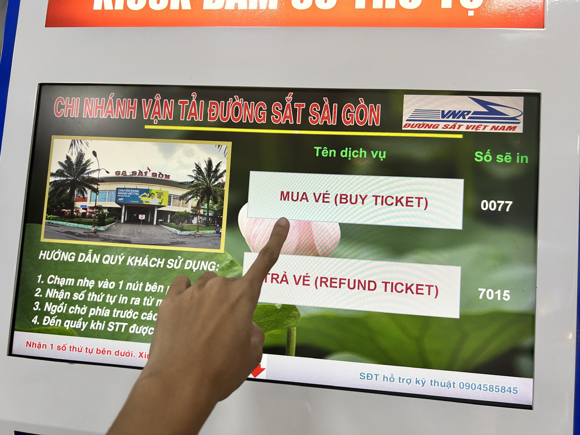 Hành khách đổ xô mua vé tàu tết - Ảnh 5.