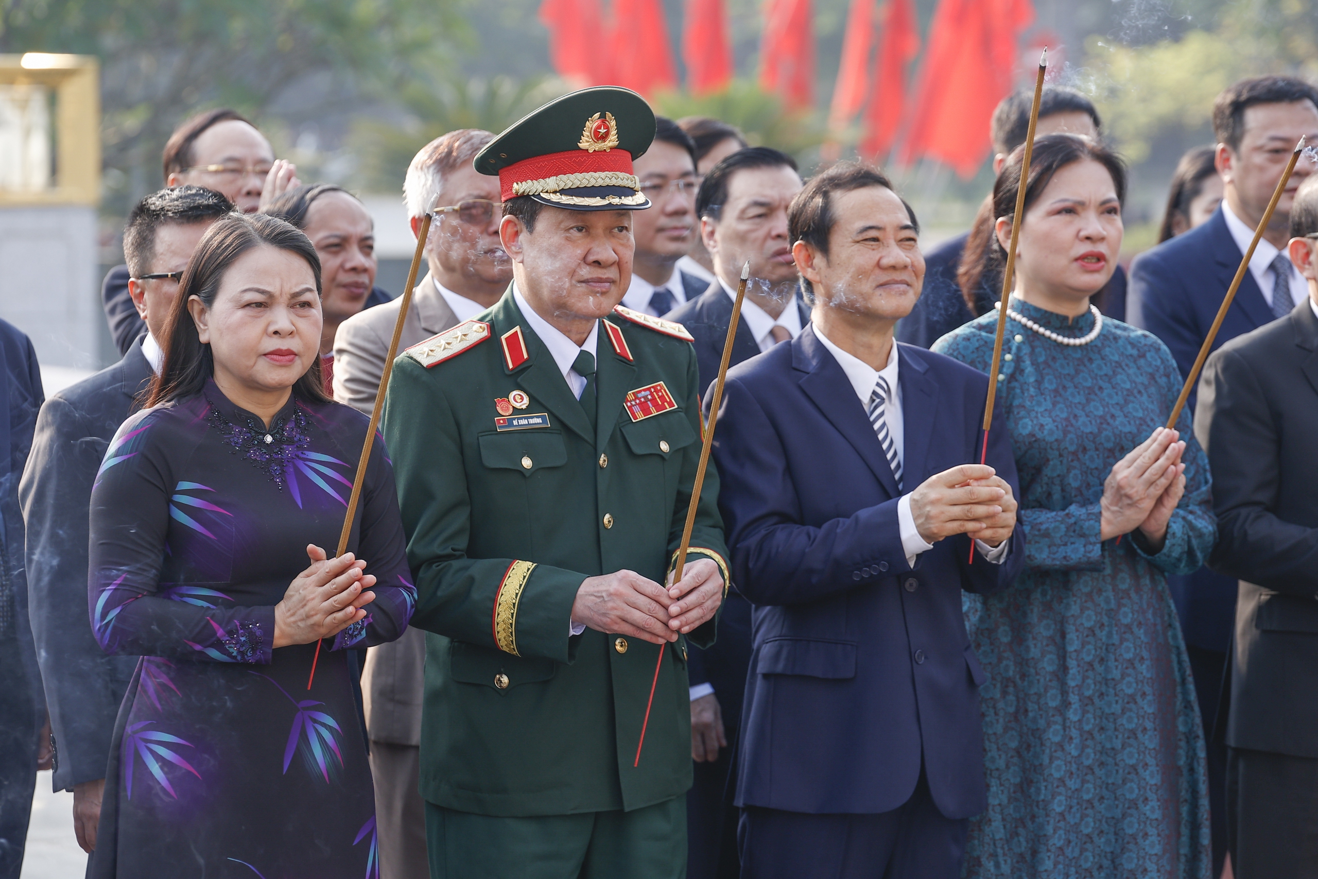 Đại biểu Đảng bộ MTTQ, các đoàn thể T.Ư vào Lăng viếng Chủ tịch Hồ Chí Minh- Ảnh 7. Đại biểu Đảng bộ MTTQ, các đoàn thể T.Ư vào Lăng viếng Chủ tịch Hồ Chí Minh- Ảnh 7.