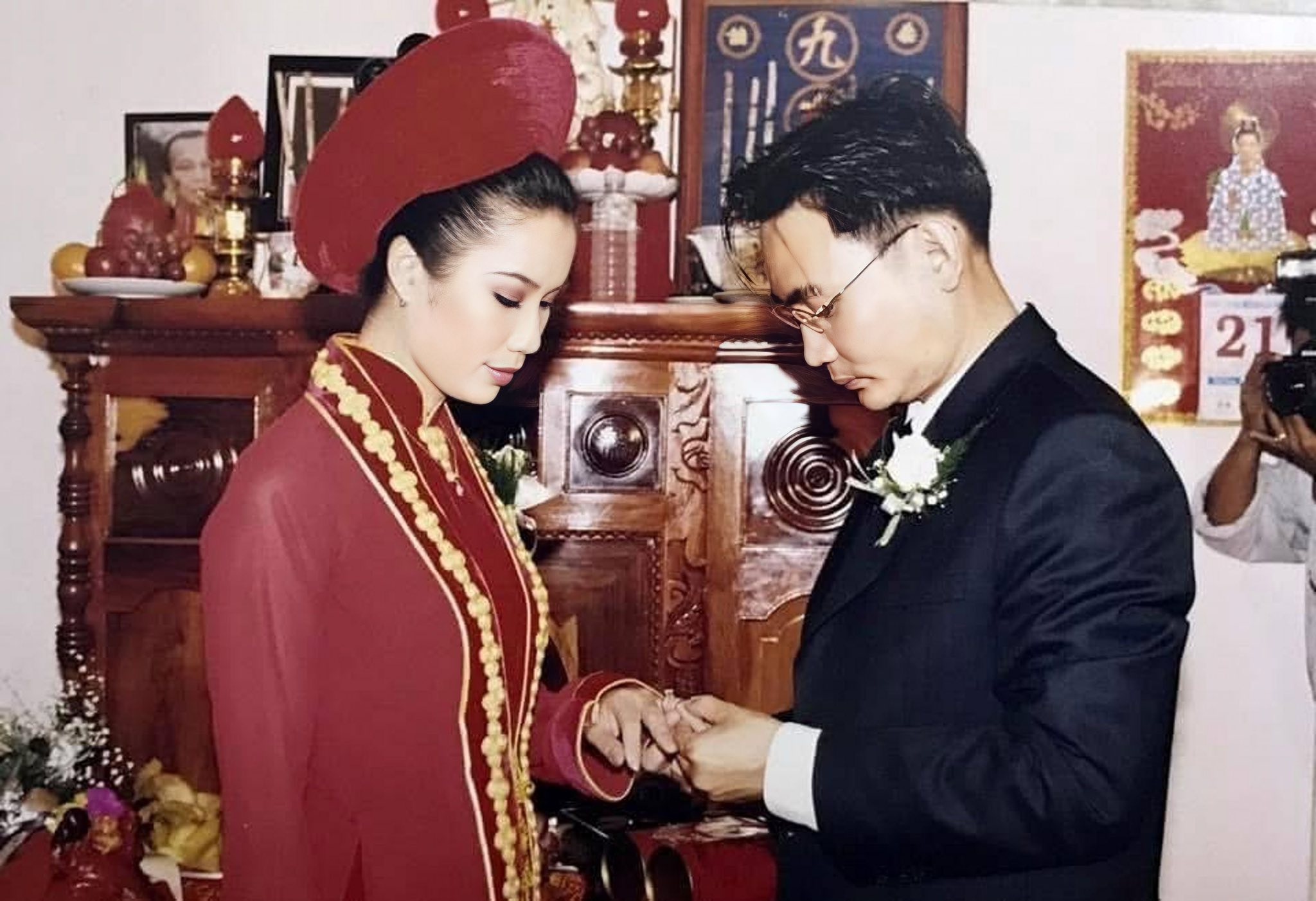 - Ảnh 1. NSND Trịnh Kim Chi kỷ niệm 25 năm ngày cưới, hé lộ quà tặng chồng doanh nhân - Ảnh 1.