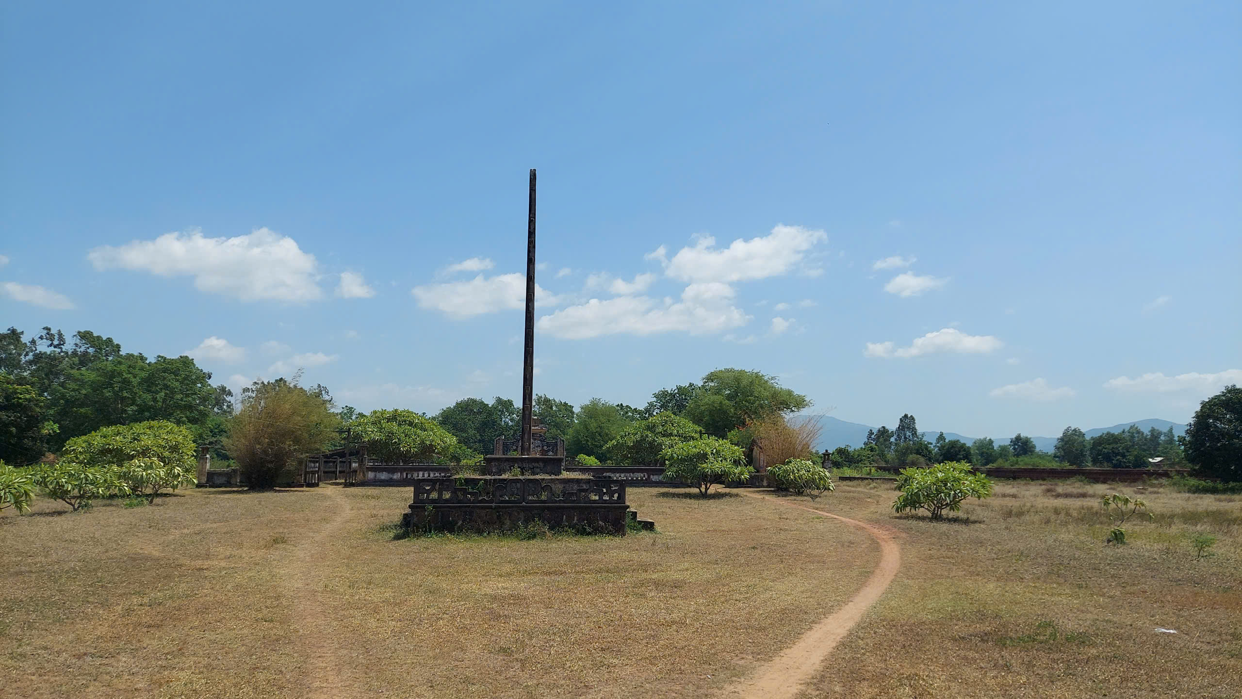 មក Gia Lai ដើម្បីមើលប៉ម Canh Tien ទស្សនាបន្ទាយ Hoang De - រូបថត ៧. Đến Gia Lai ngắm tháp Cánh Tiên, thăm thành Hoàng Đế- Ảnh 7.
