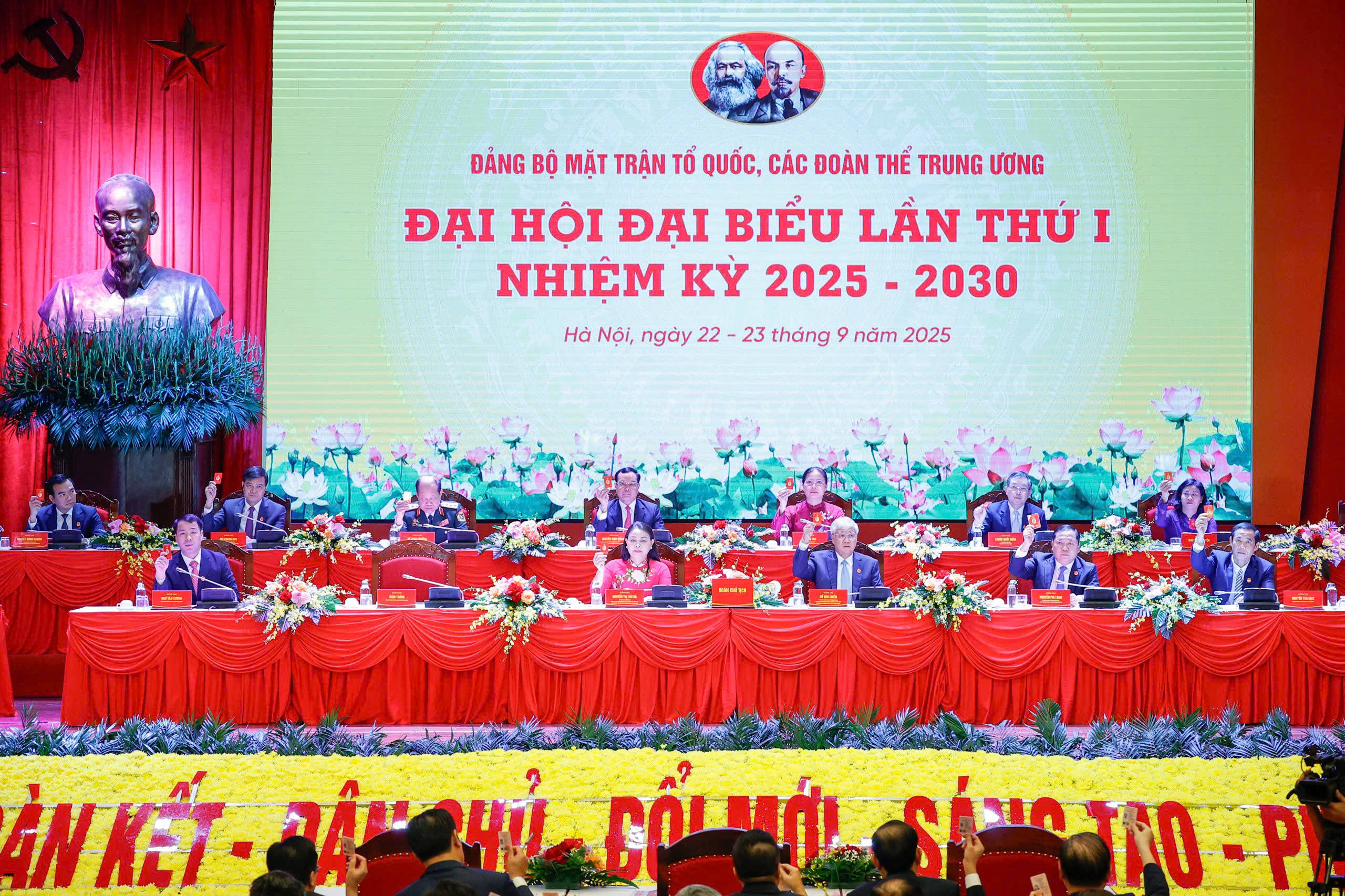 Khai mạc Đại hội Mặt trận Tổ quốc , định hướng hoạt động 5 năm tới - Ảnh 5. Khai mạc Đại hội Mặt trận Tổ quốc , định hướng hoạt động 5 năm tới - Ảnh 5.